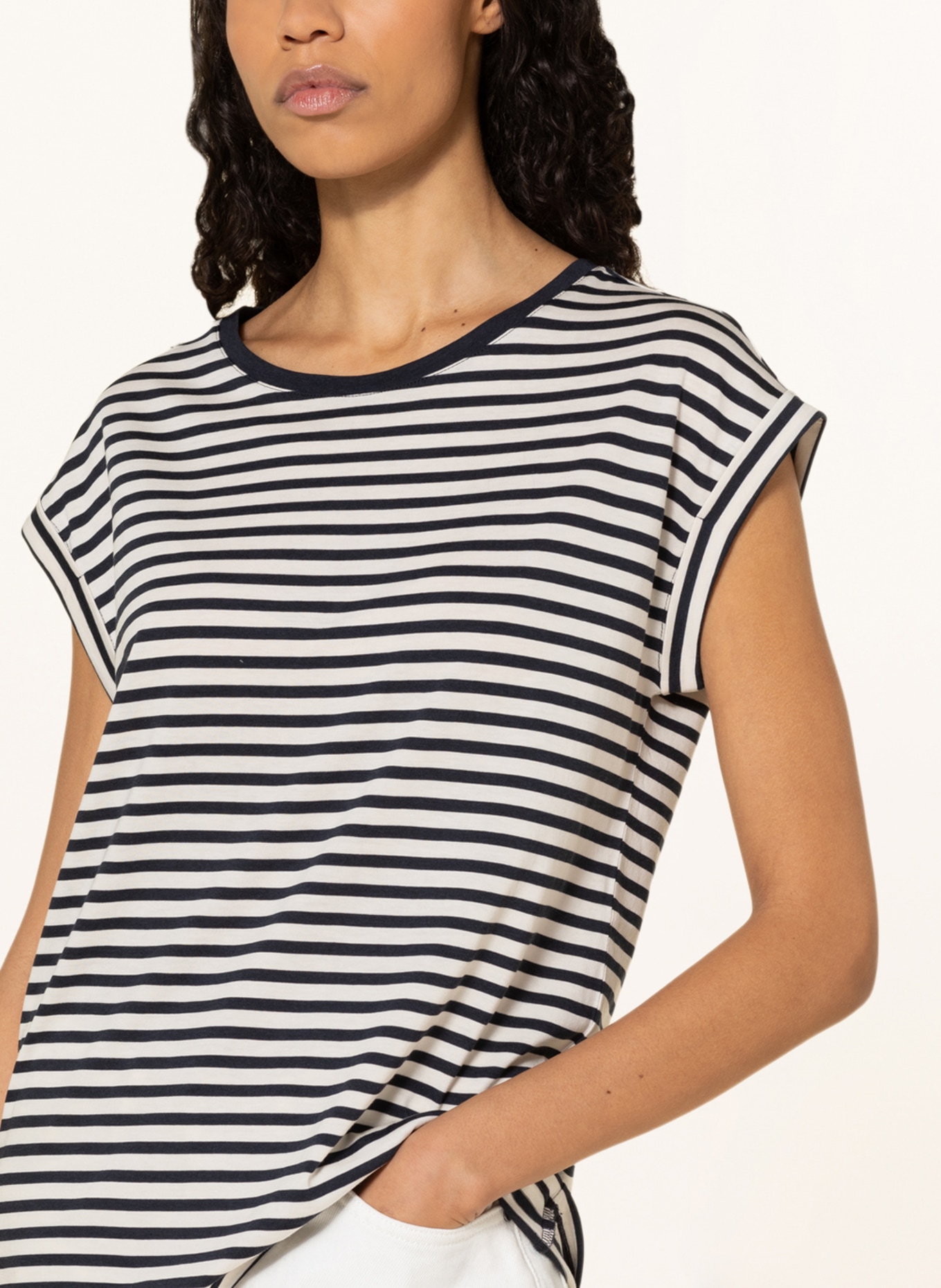 ARMEDANGELS T-shirt JILAANA: BIAŁY / GRANATOWY