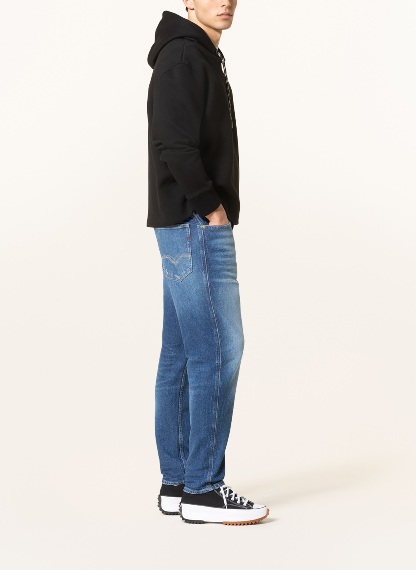 REPLAY Jeans SANDOT relaxed tapered fit, Color: 009 MEDIUM BLUE (Image 4)
