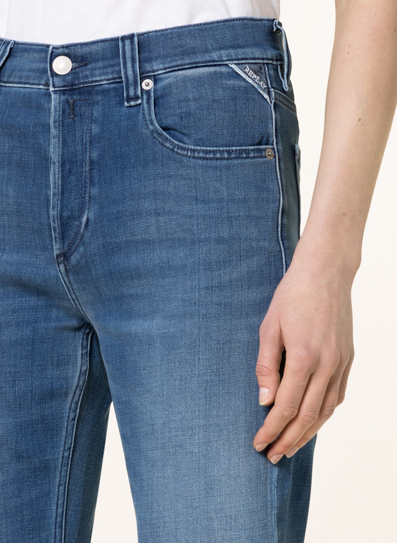 REPLAY Straight Jeans MAIJKE, Farbe: 009 MEDIUM BLUE (Bild 5)