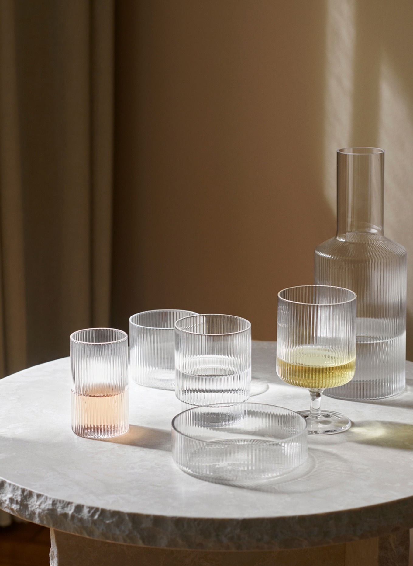 Ferm LIVING Set of 2 wine glasses RIPPLE, Color: WHITE (Image 3)