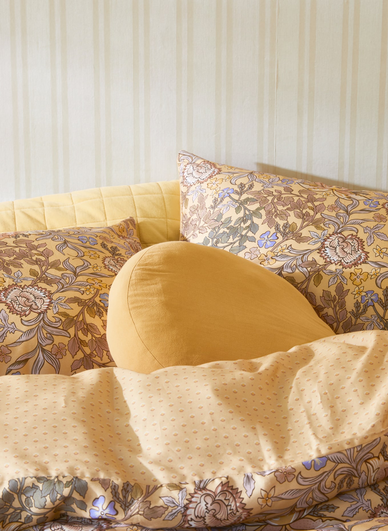 ESSENZA Decorative cushion MADS with linen, Color: DARK YELLOW (Image 3)