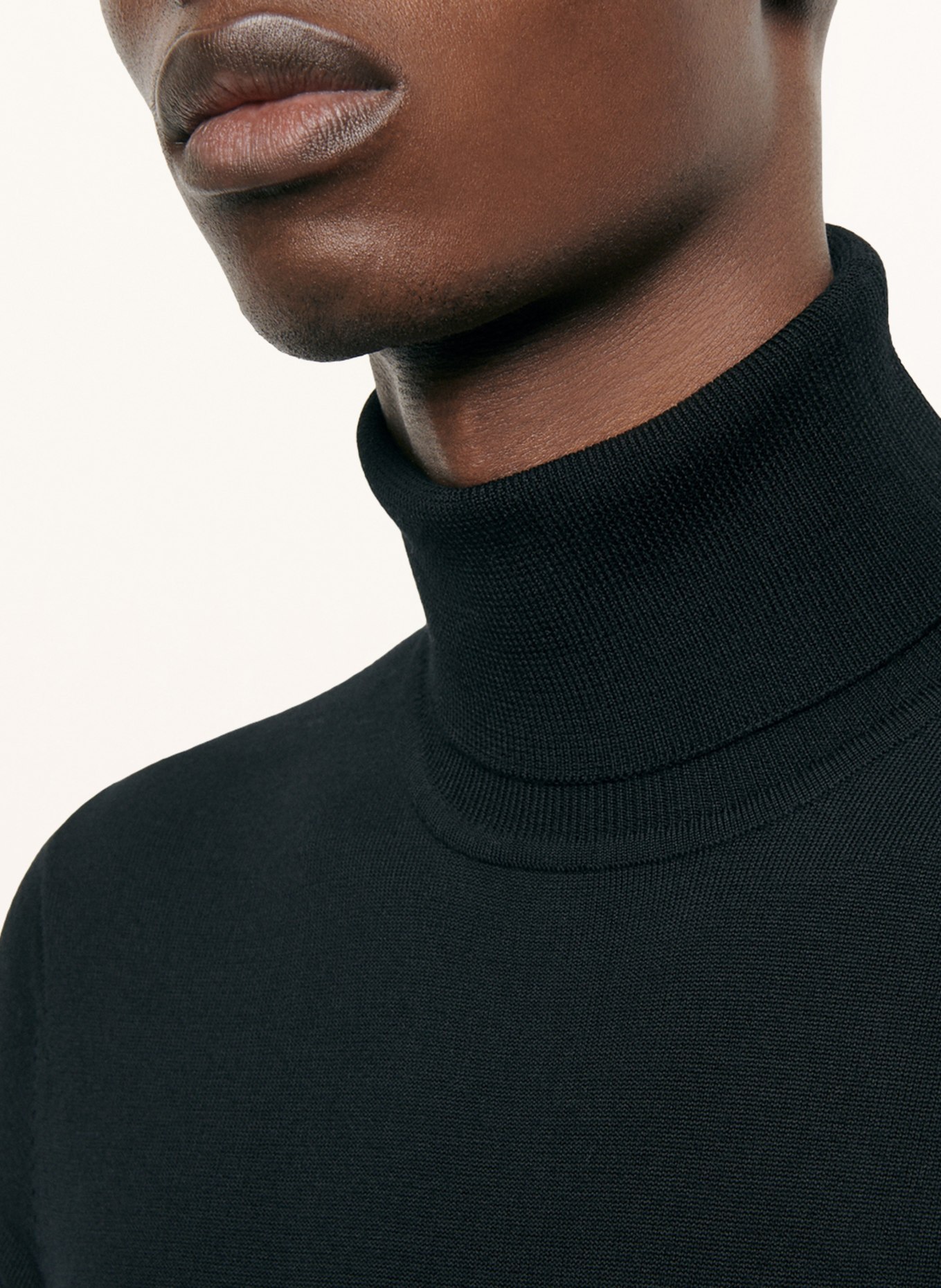 SANDRO Rollkragenpullover : SCHWARZ