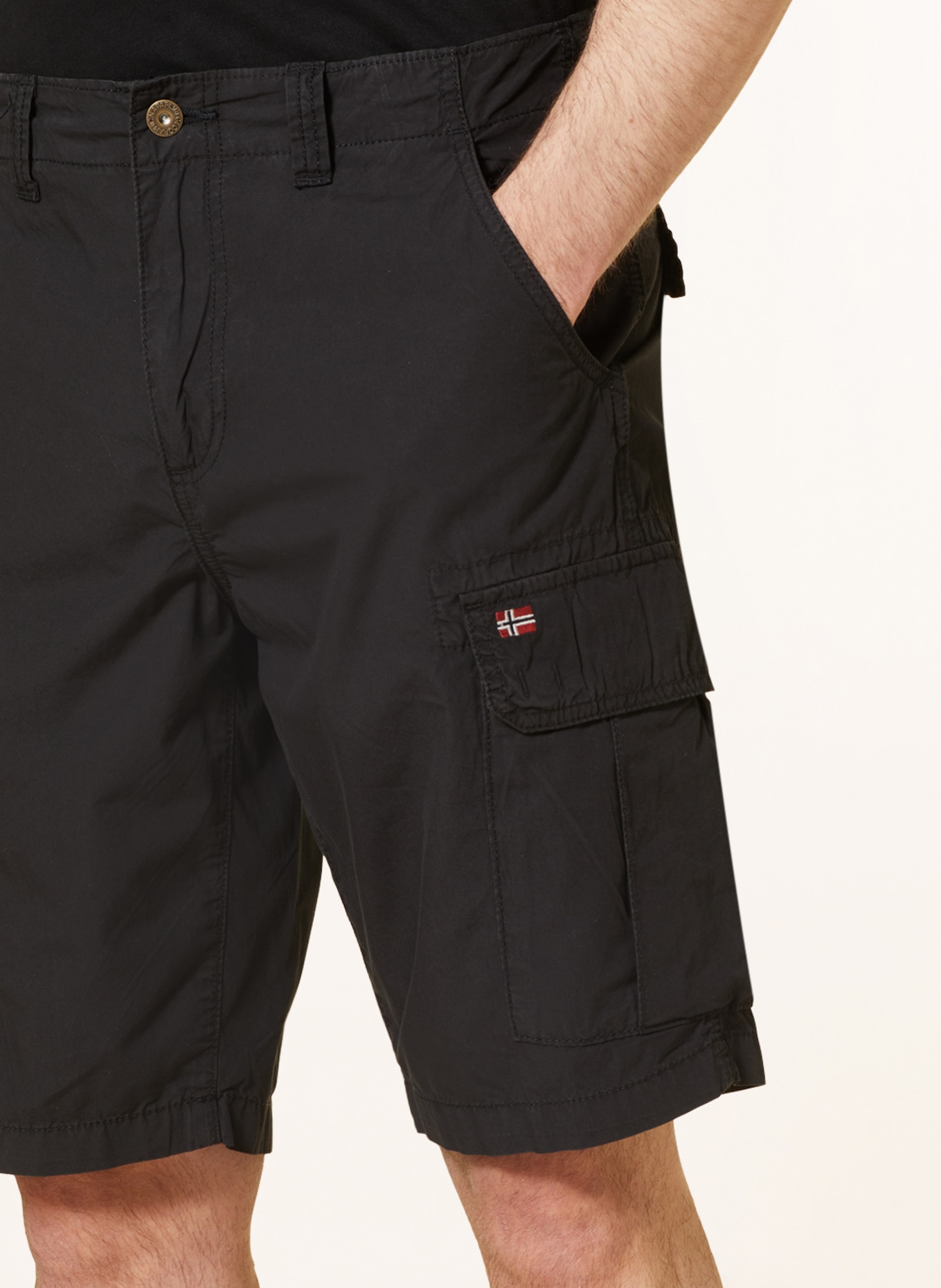 NAPAPIJRI Cargoshorts NOTO: SCHWARZ
