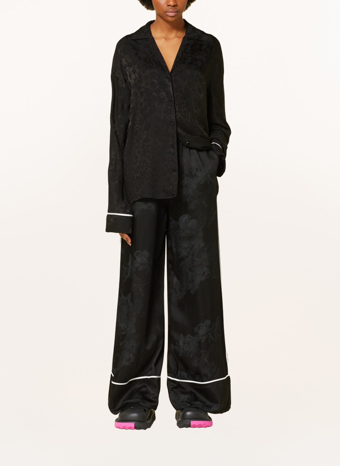 Off-White Wide leg trousers in satin, Color: BLACK (Image 2)