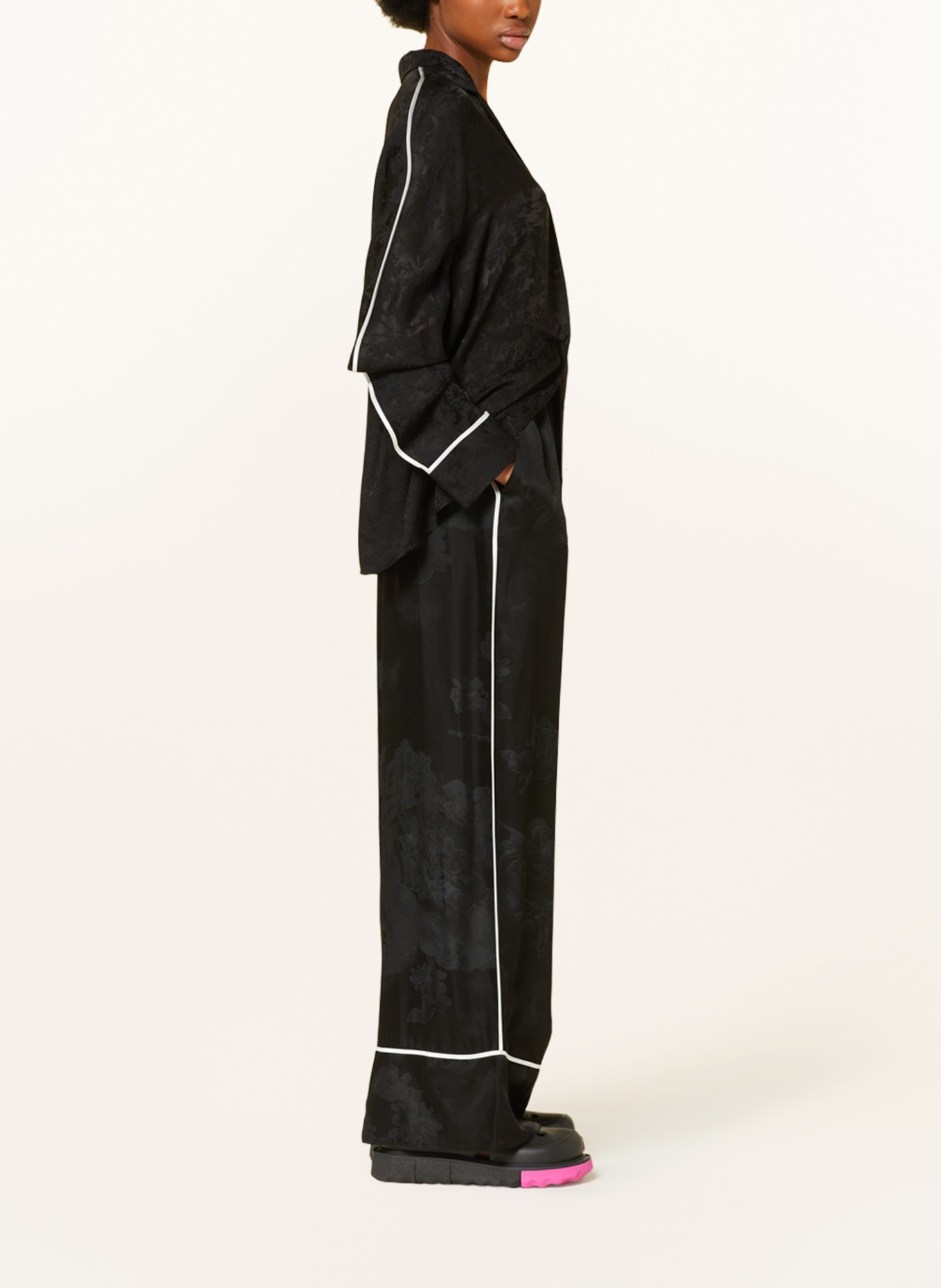 Off-White Wide leg trousers in satin, Color: BLACK (Image 4)