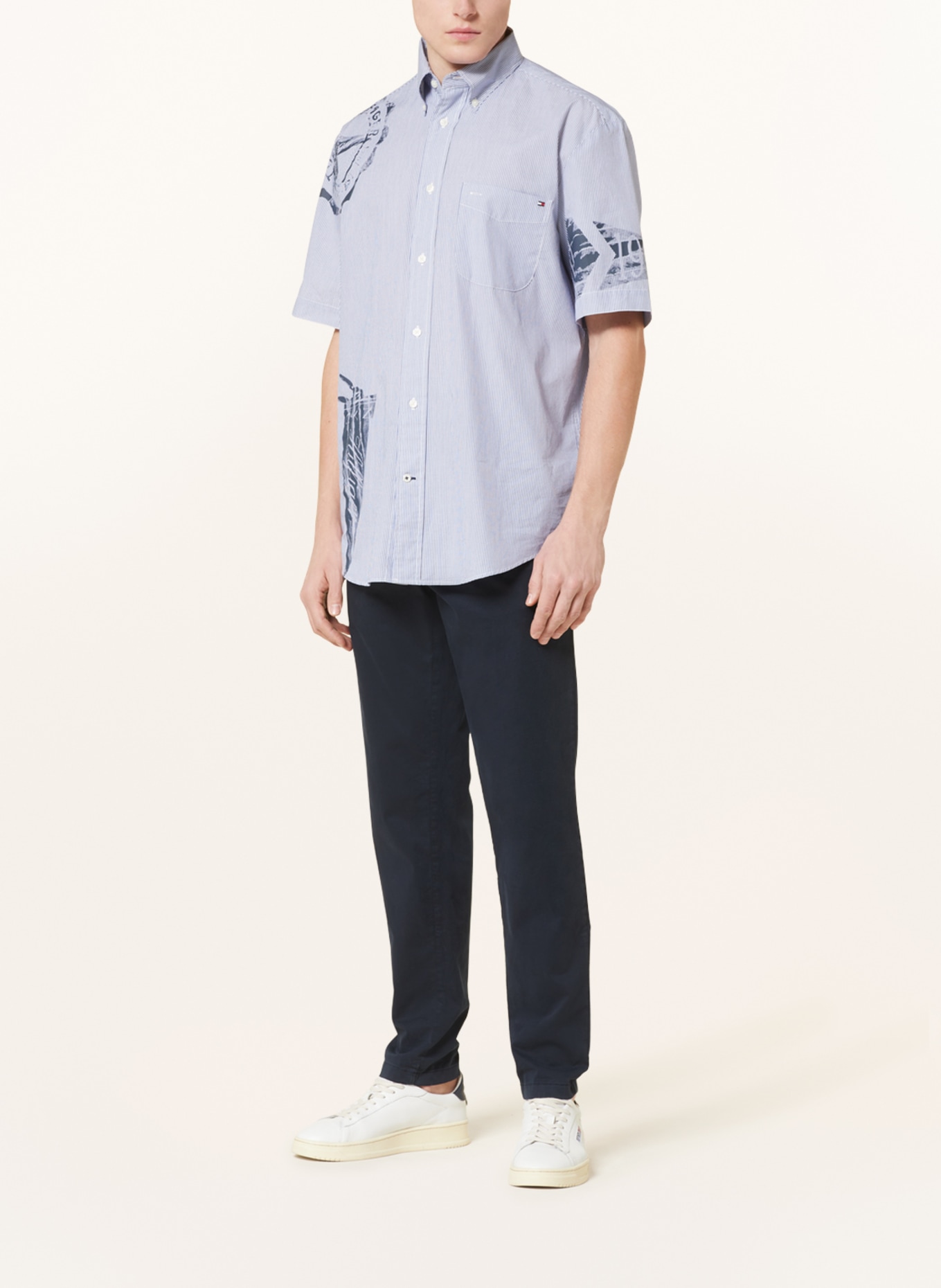 TOMMY HILFIGER Kurzarm-Hemd Comfort Fit, Farbe: BLAU/ WEISS (Bild 2)