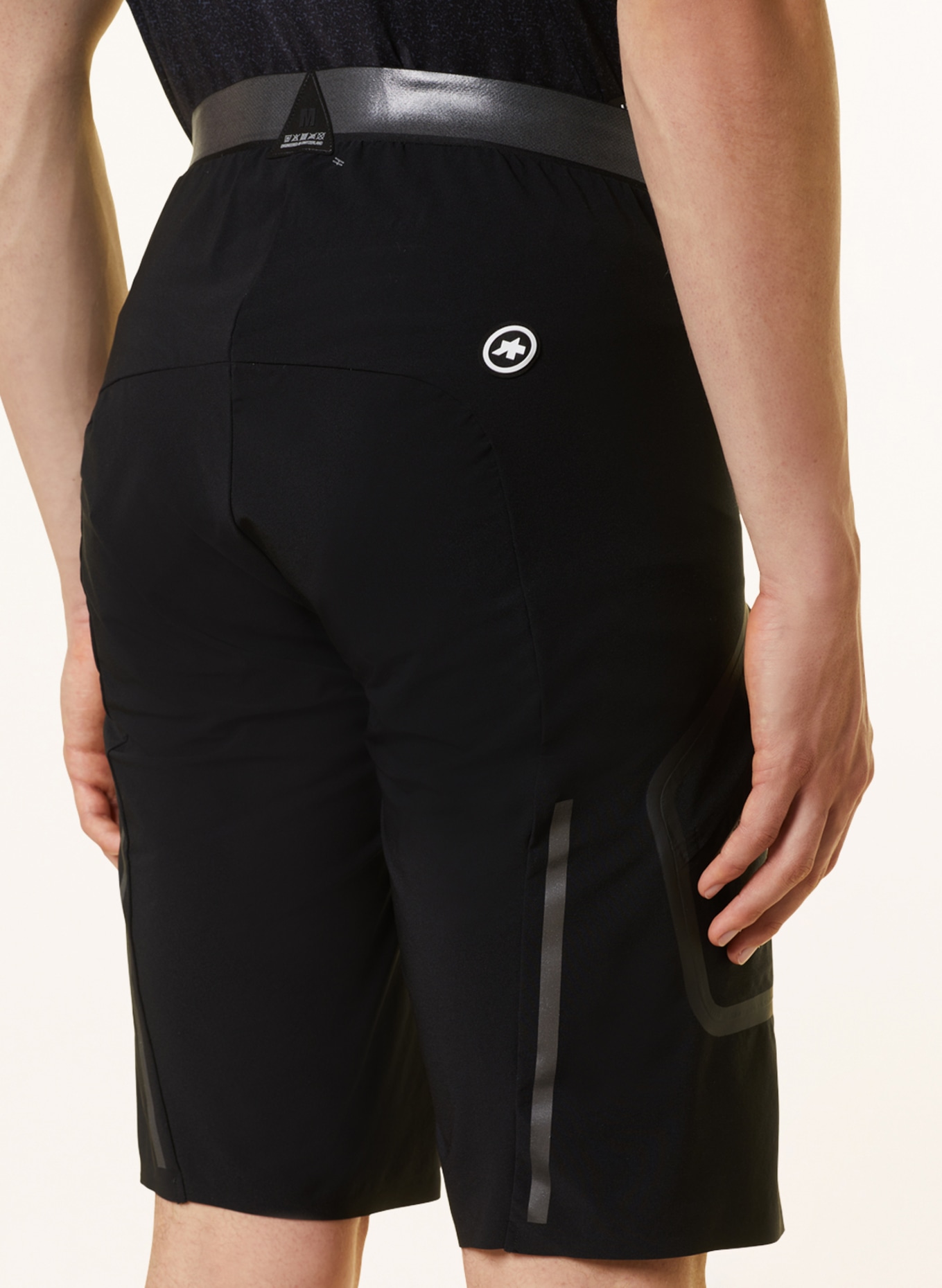 ASSOS Cycling shorts TRAIL TACTICA CARGO SHORTS T3 without padded insert, Color: BLACK (Image 6)
