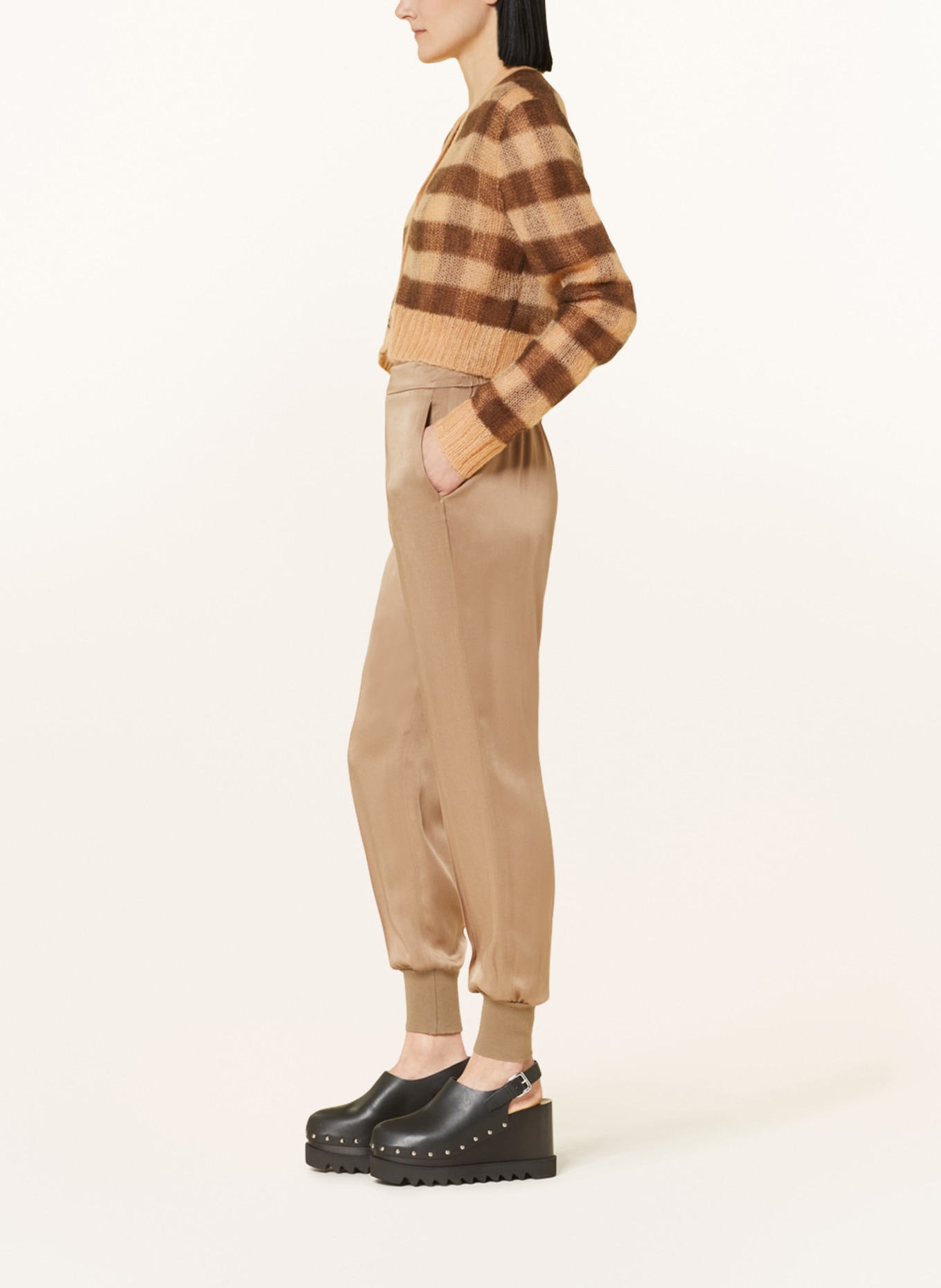 STELLA McCARTNEY Saténové kalhoty v joggingovém stylu, Barva: ČERNOŠEDÁ (Obrázek 4)