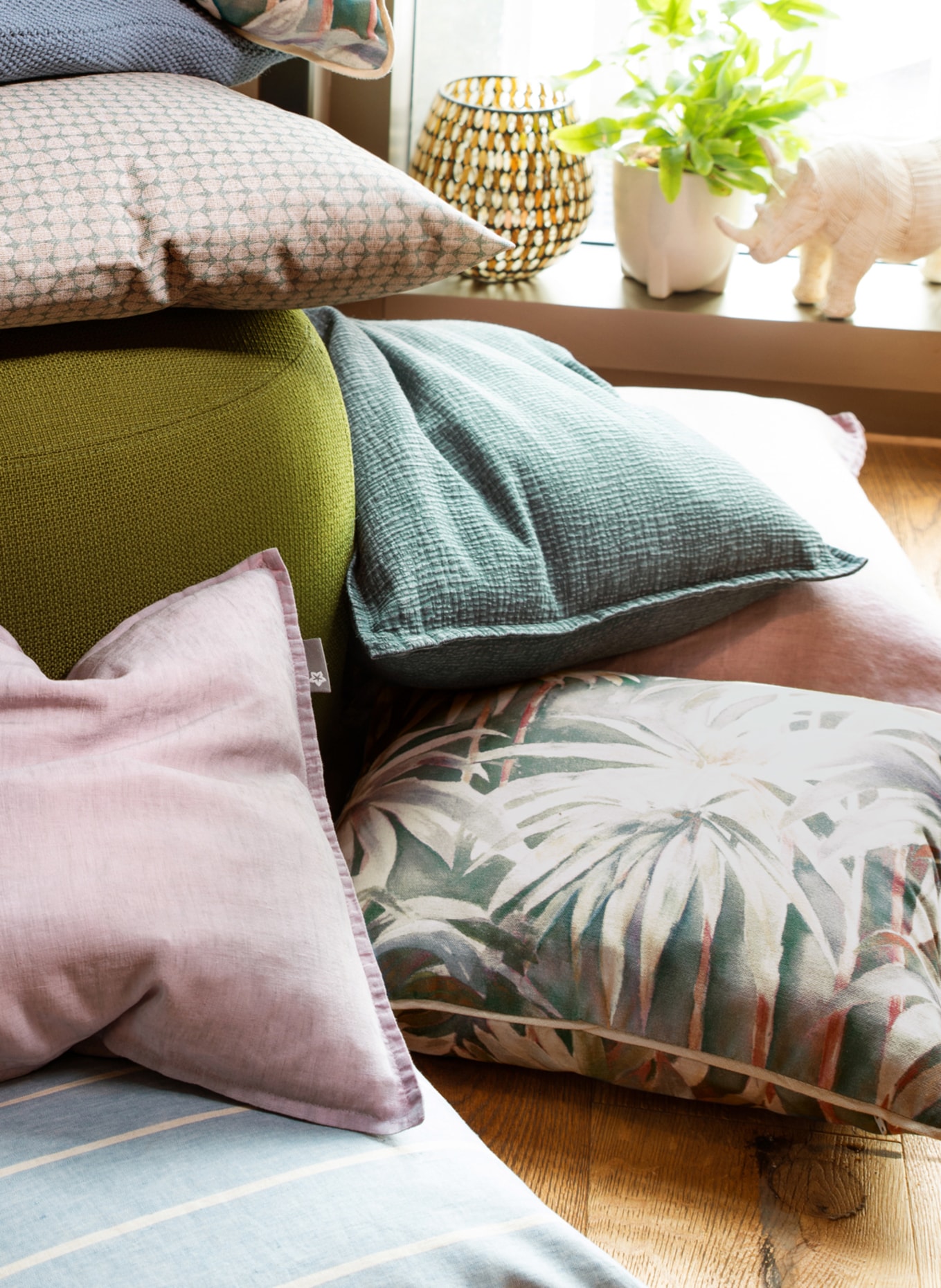 pichler Decorative cushion cover PALMS, Color: BROWN/ LIGHT PURPLE/ LIGHT PINK (Image 2)