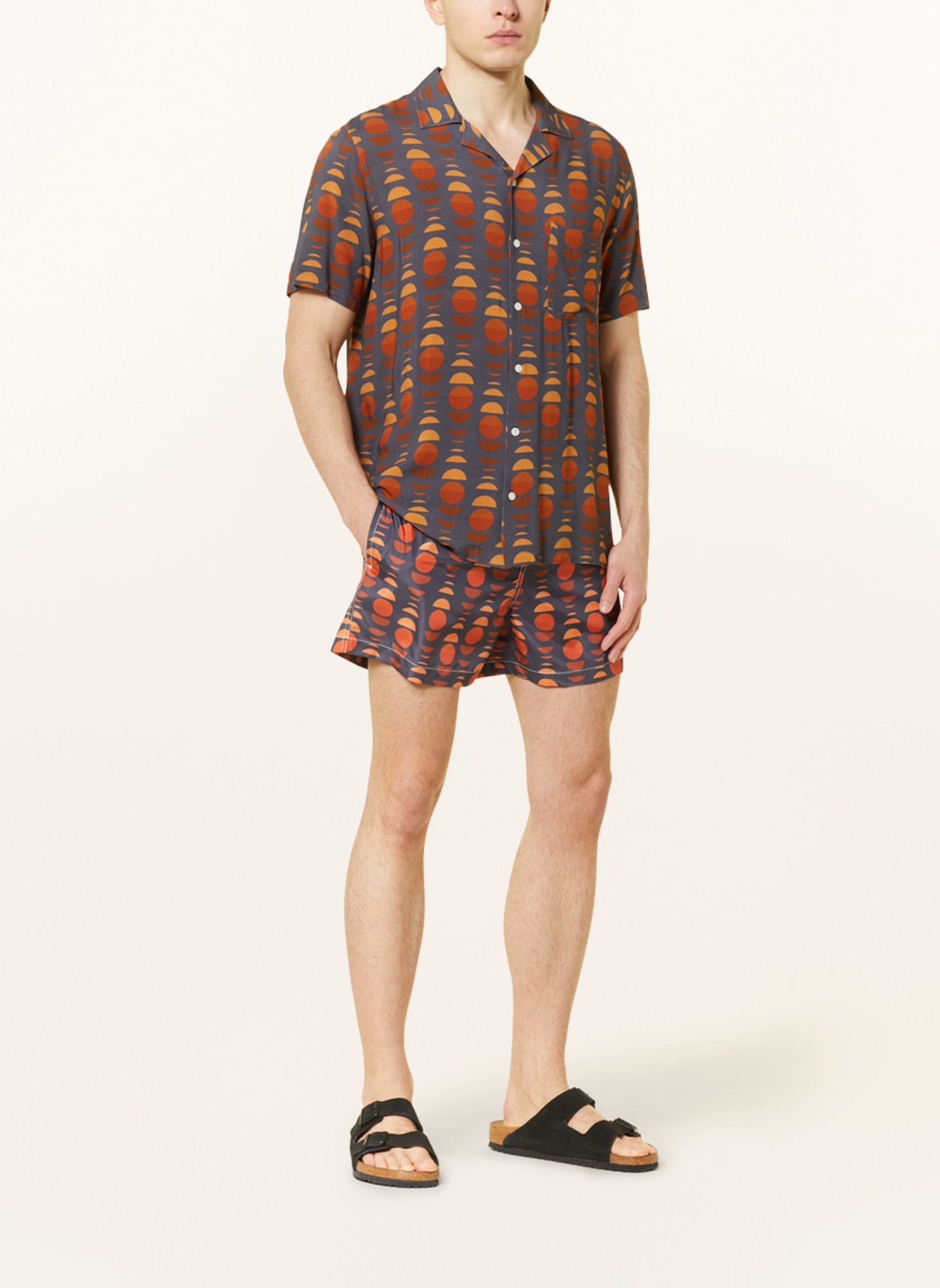 arrels BARCELONA Koszula z klapami SUN FRAGMENTS × LAURA BERGER comfort fit, Kolor: CZIEMNOSZARY/ CIEMNOPOMARAŃCZOWY (Obrazek 2)