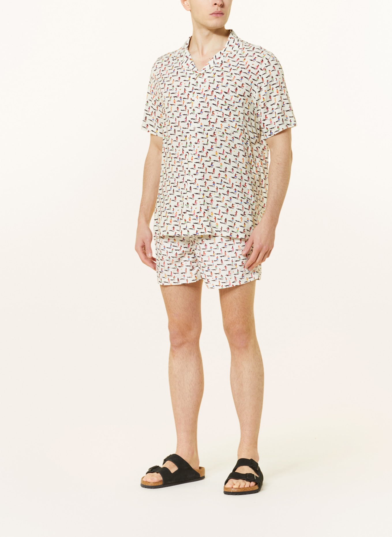 arrels BARCELONA Koszula z klapami ALTINHA × MALIKA FAVRE comfort fit, Kolor: BIAŁY/ BRĄZOWY/ ZIELONY (Obrazek 2)