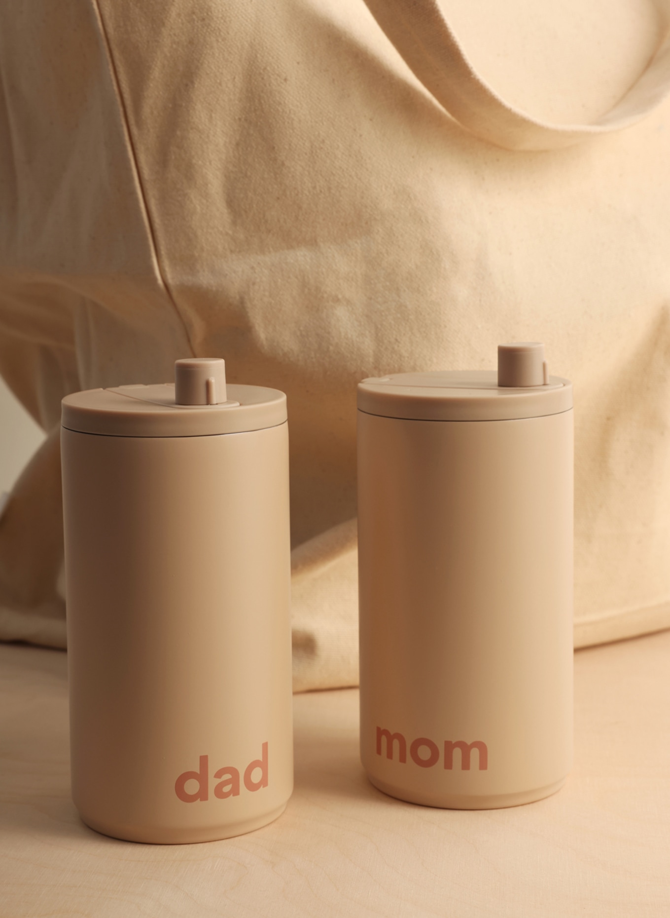 DESIGN LETTERS Thermobecher MOM, Farbe: BEIGE (Bild 3)