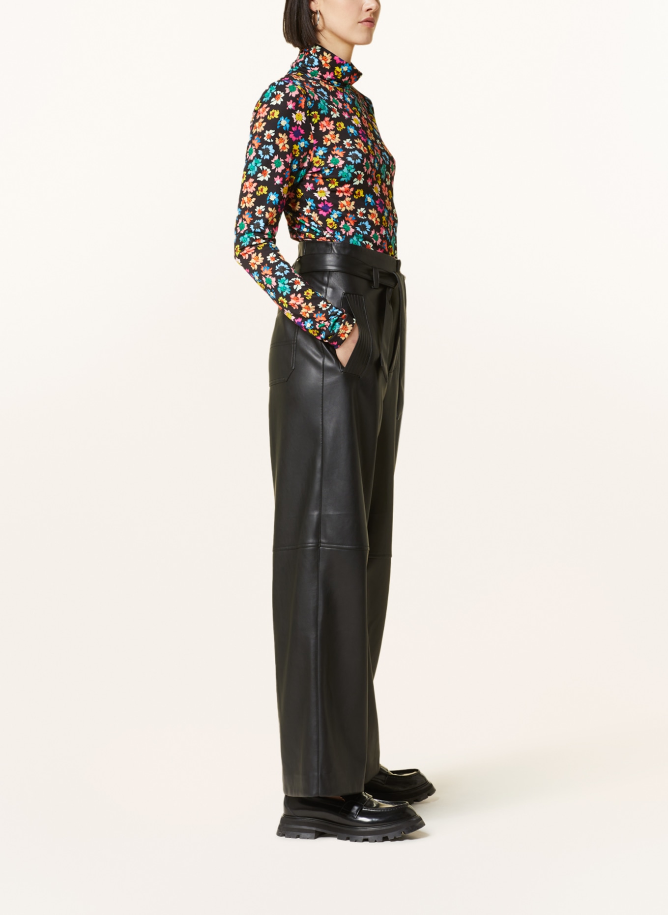 ESSENTIEL ANTWERP Trousers ENCOUNTER in leather look, Color: BLACK (Image 4)