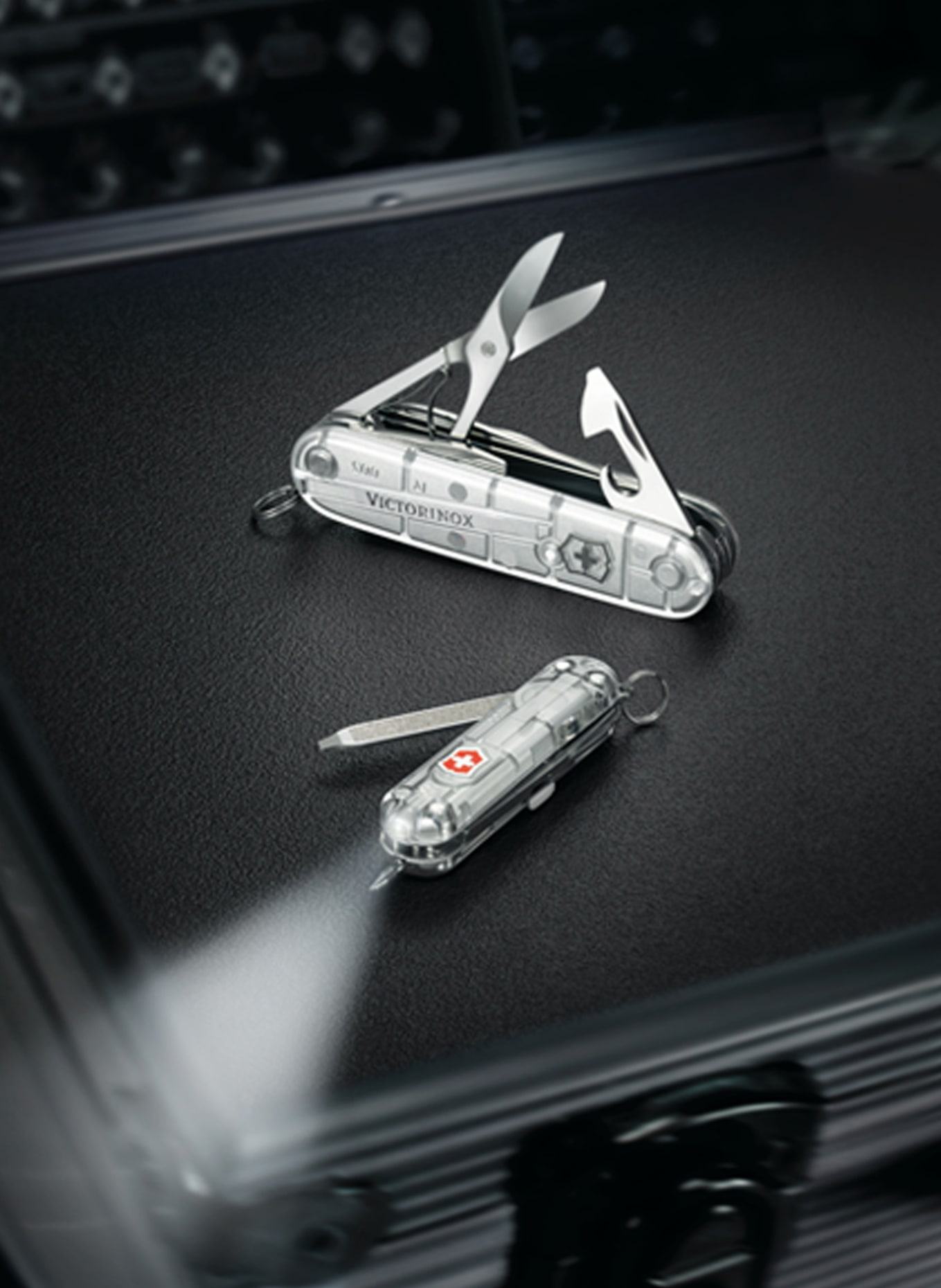 VICTORINOX Taschenmesser HUNTSMAN: SILBER