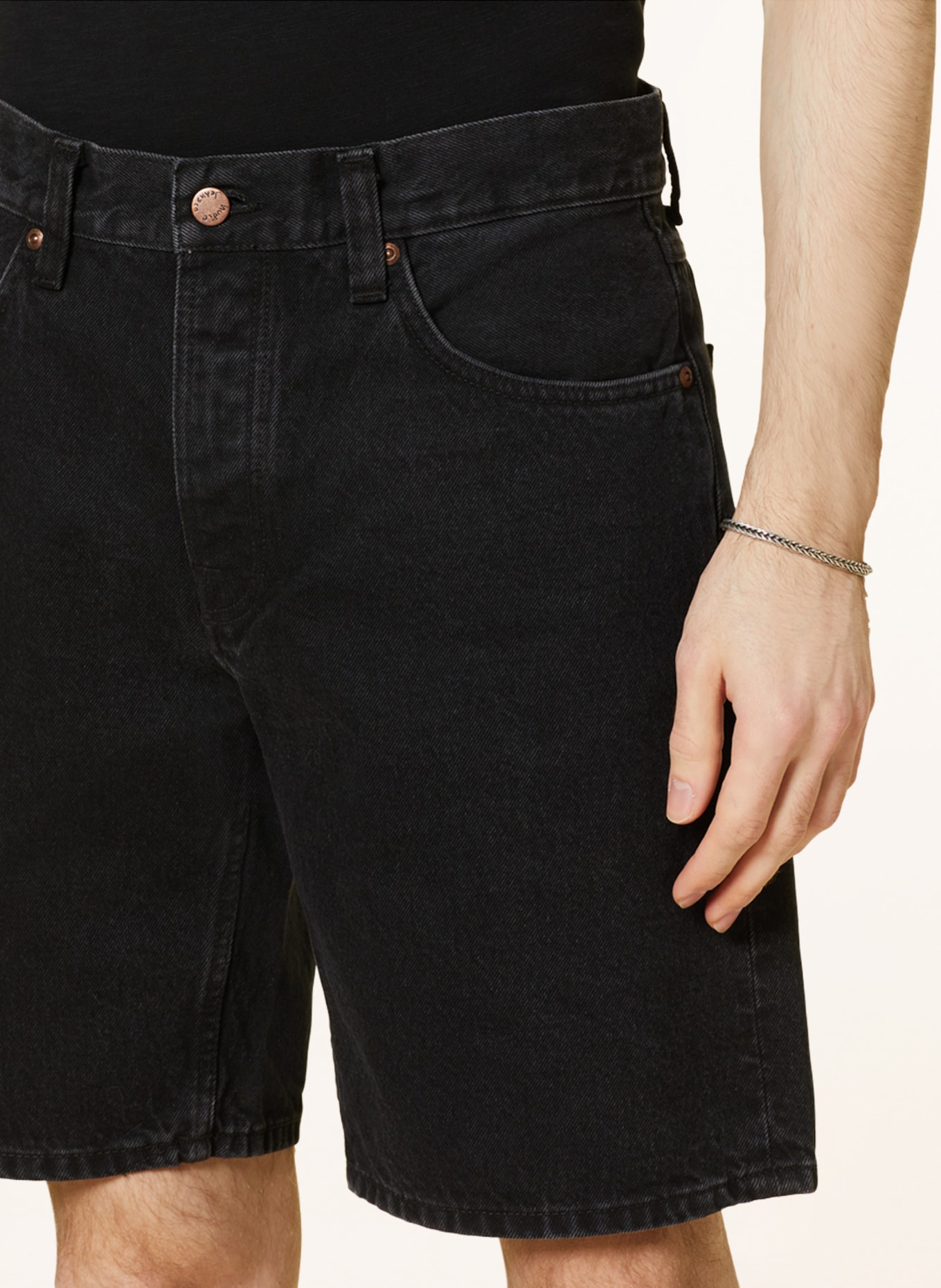 Nudie Jeans Jeansshorts SETH, Farbe: B26 Black Stone Denim (Bild 5)