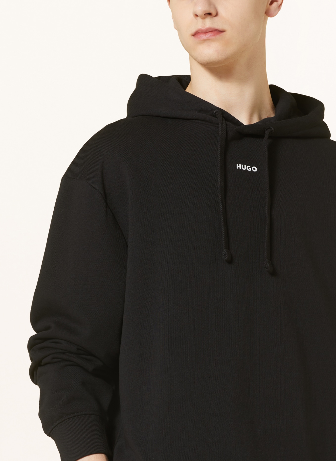 HUGO Do wszystkich produktów promocyjnych DAPO: CZARNY