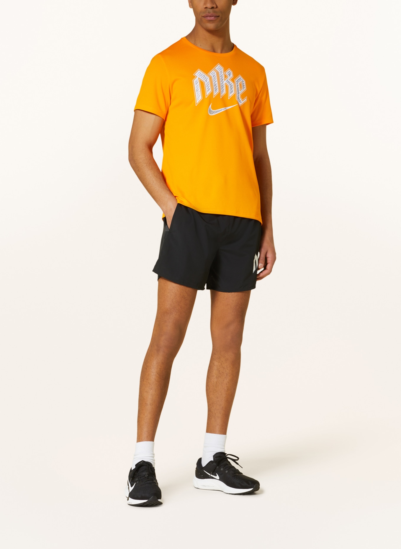 Nike 2-in-1 running shorts DRI-FIT RUN DIVISION CHALLENGE with mesh, Color: BLACK (Image 2)
