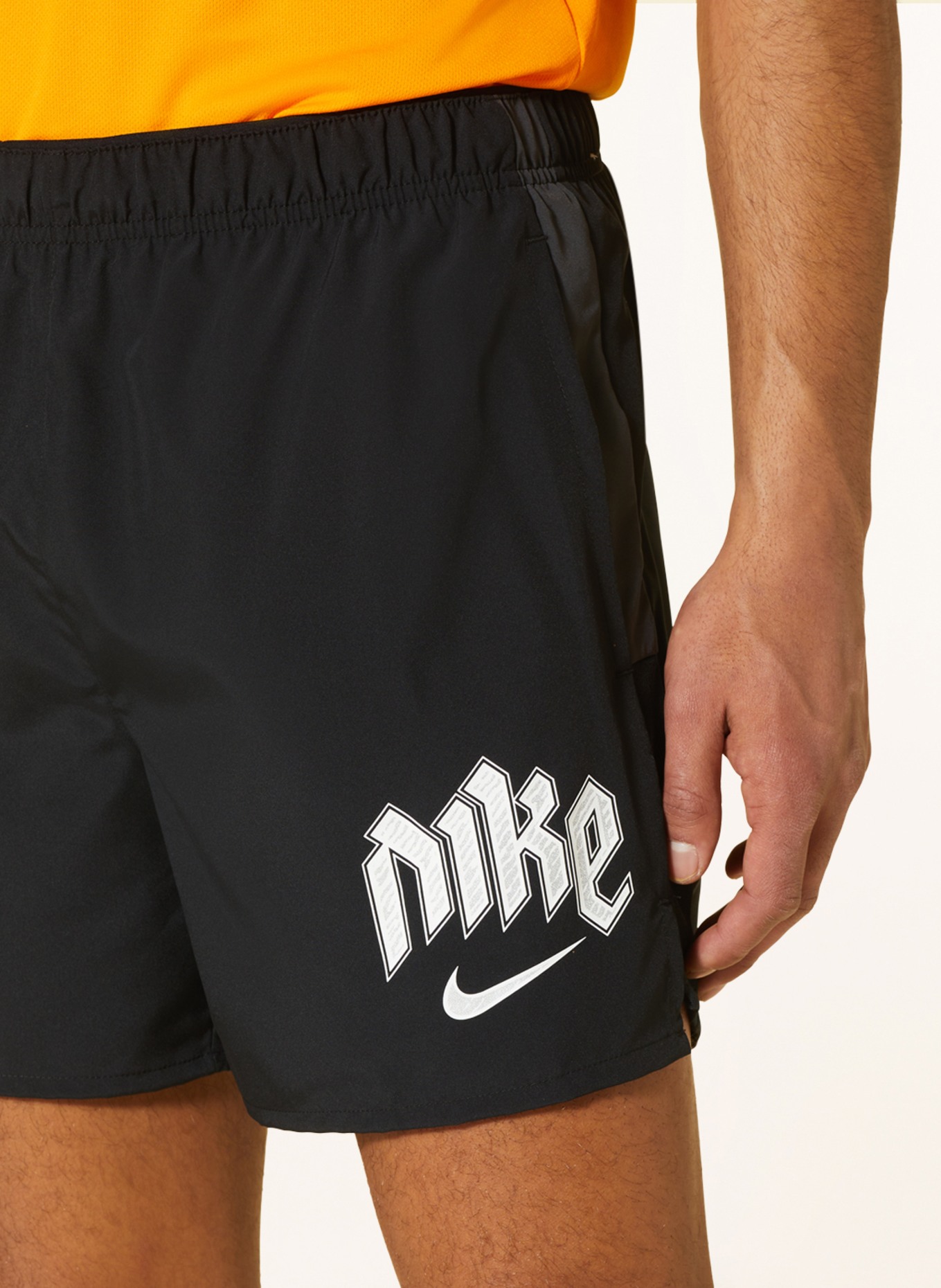 Nike 2-in-1-Laufshorts DRI-FIT RUN DIVISION CHALLENGE mit Mesh, Farbe: SCHWARZ (Bild 5)
