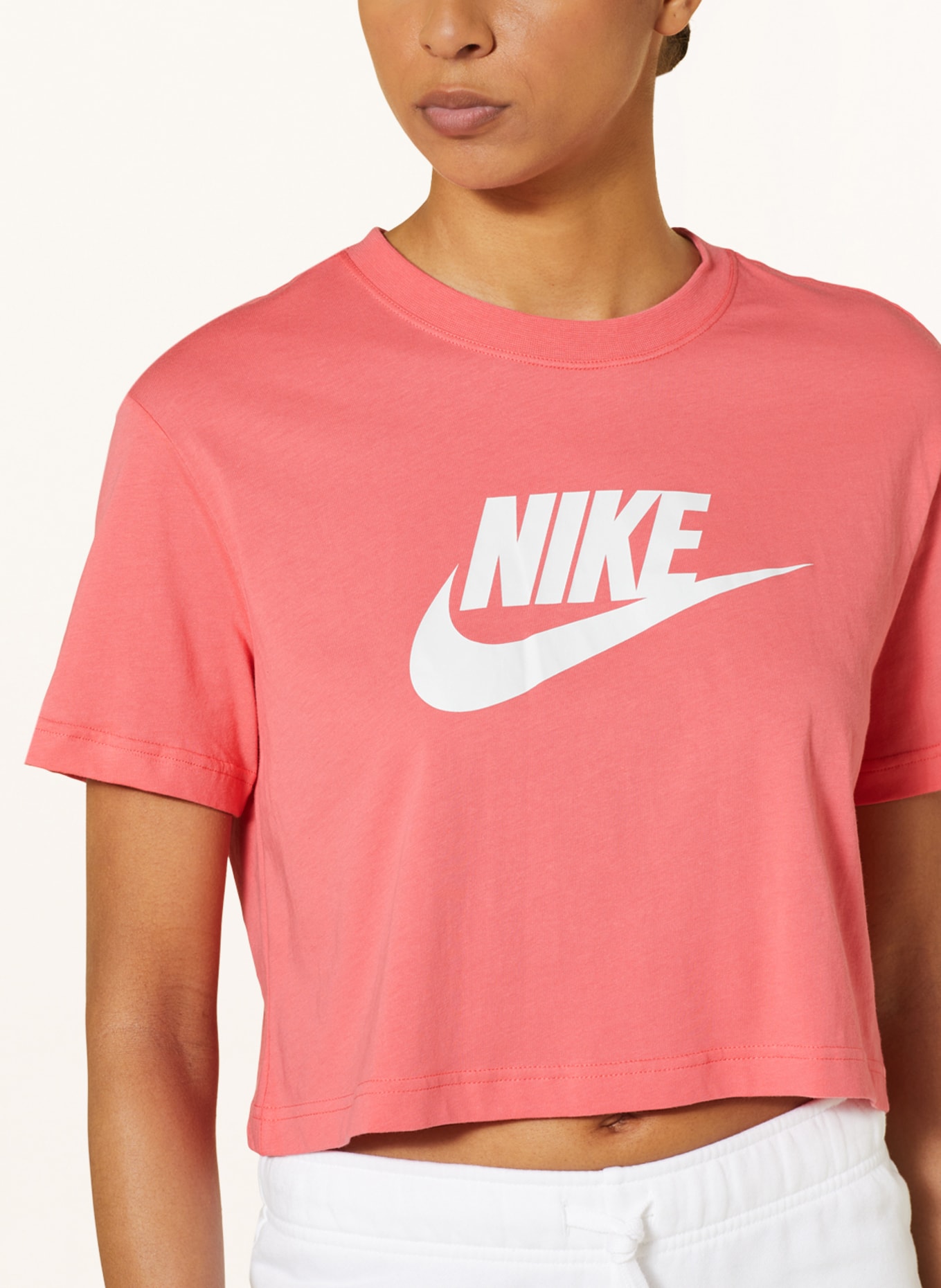 Nike deals color salmon