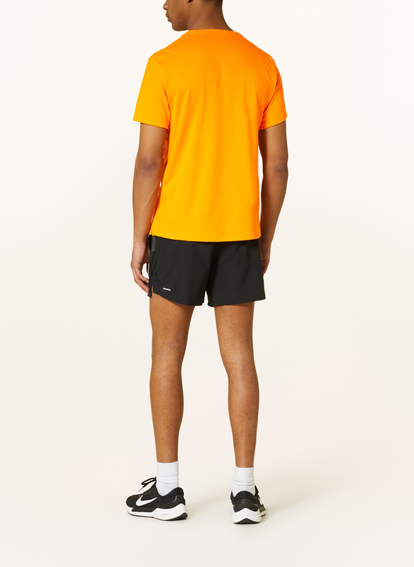 Nike Koszulka do biegania DRI-FIT RUN DIVISION MILER, Kolor: JASKRAWY POMARAŃCZOWY (Obrazek 3)
