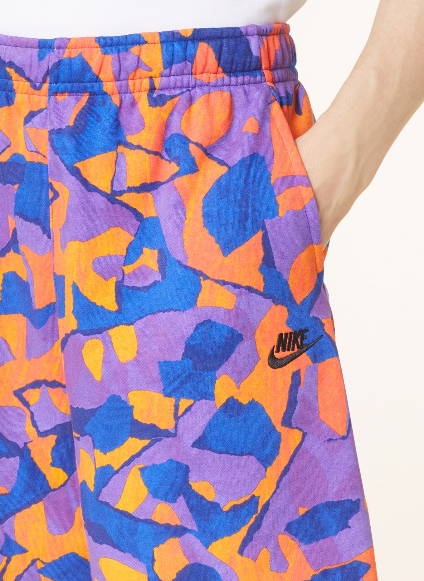 Nike Sweatshorts SPORTSWEAR CLUB, Farbe: LILA/ ORANGE/ BLAU (Bild 5)