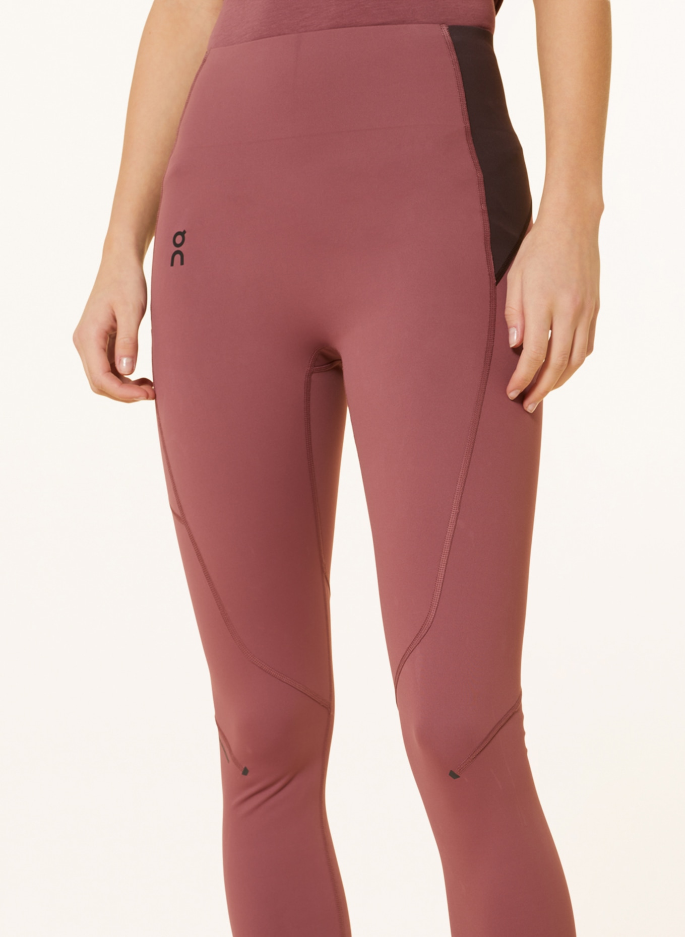 On Tights MOVEMENT in dusky pink