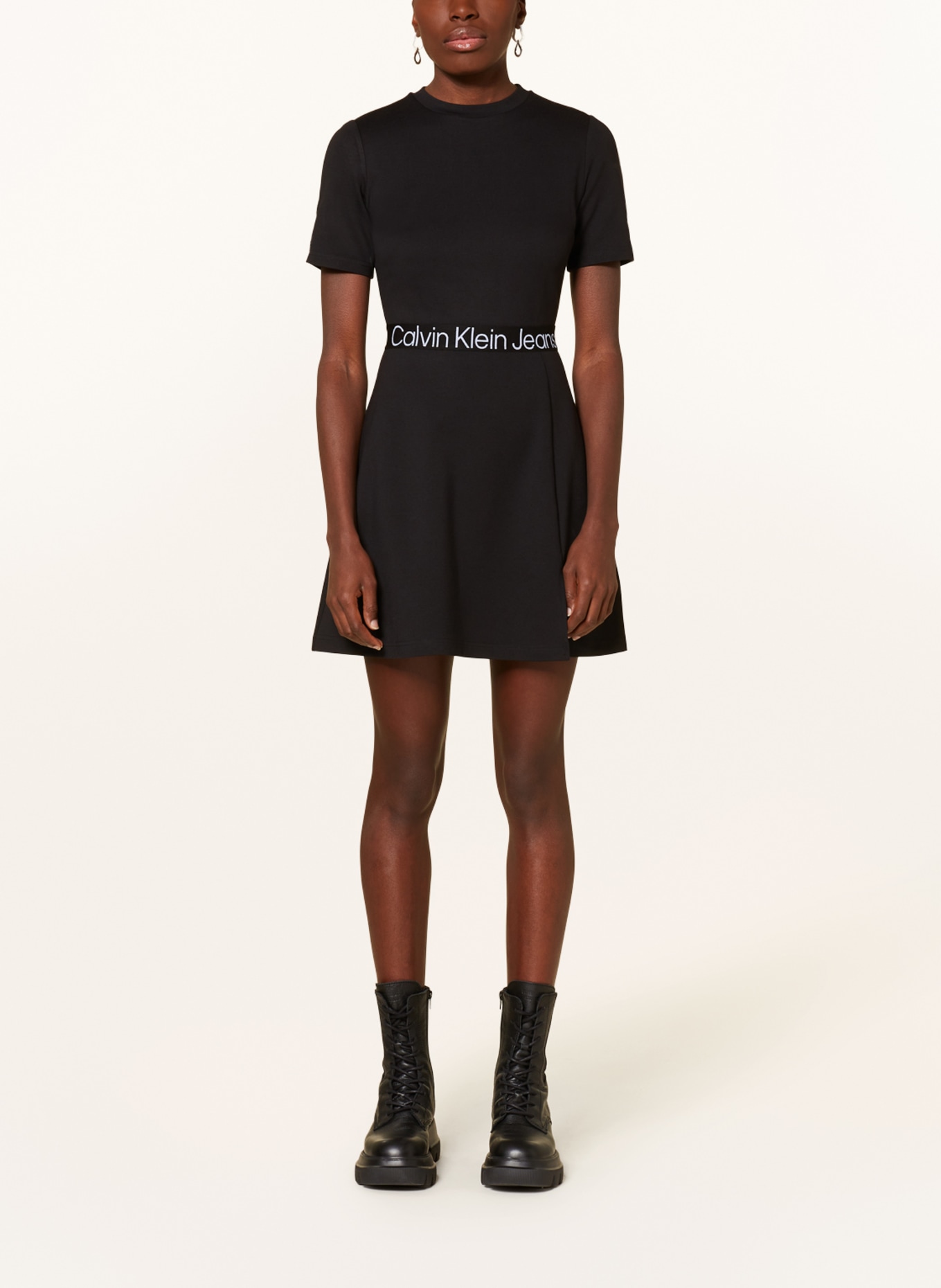 Calvin Klein Jeans Žerzejové šaty, Barva: ČERNÁ (Obrázek 2)