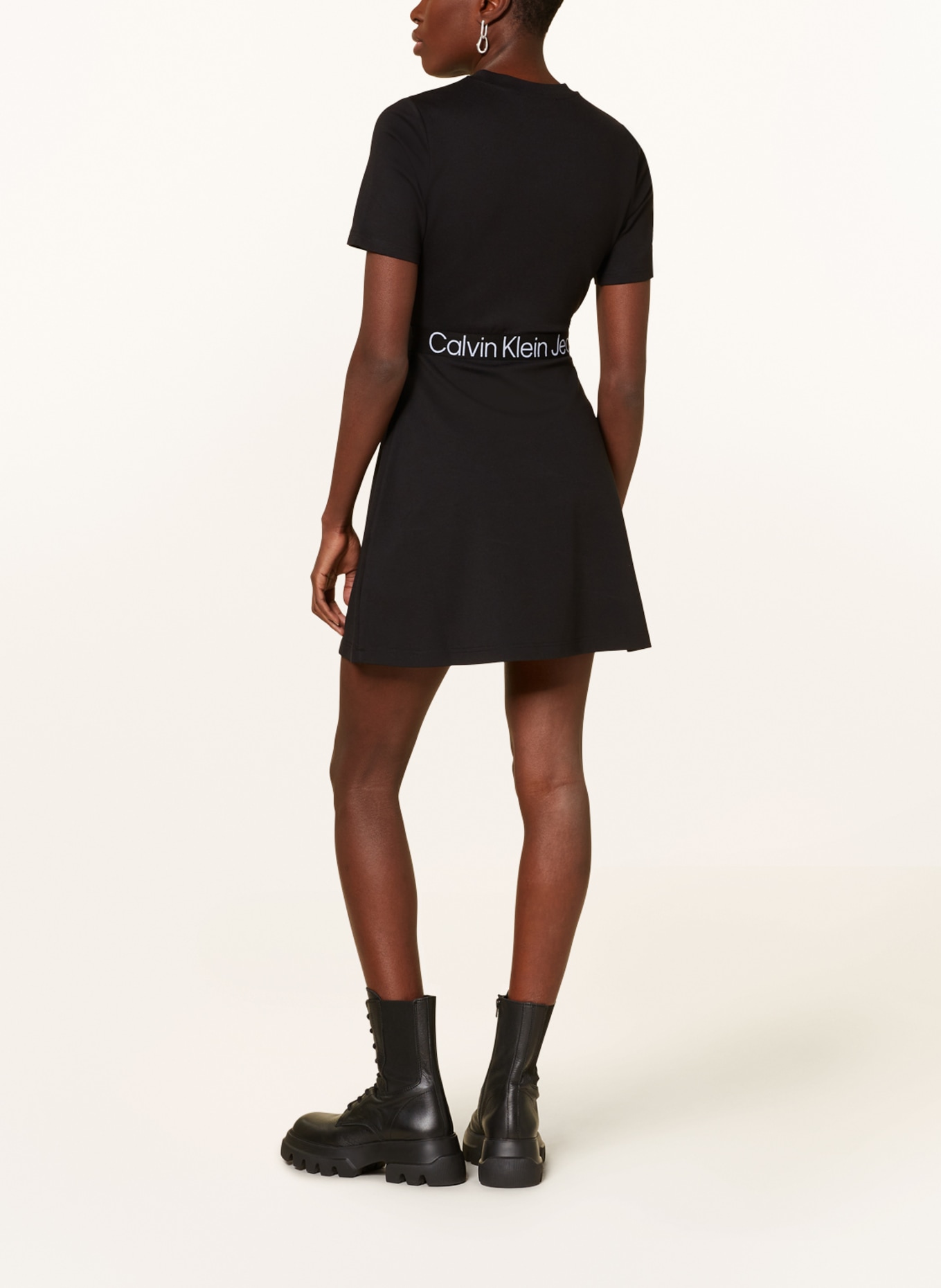 Calvin Klein Jeans Žerzejové šaty, Barva: ČERNÁ (Obrázek 3)