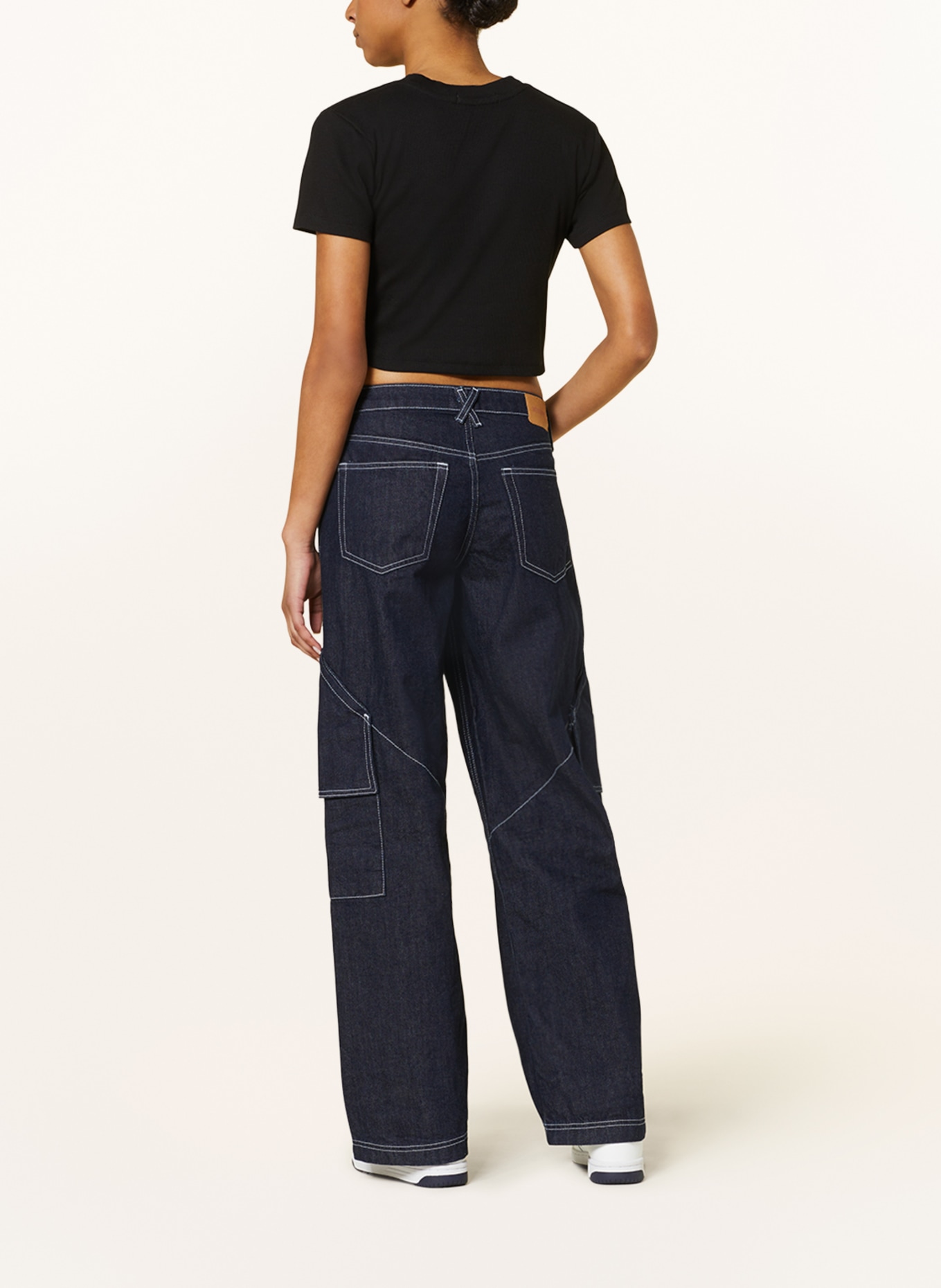 Calvin Klein Jeans Cropped tričko, Barva: ČERNÁ (Obrázek 3)