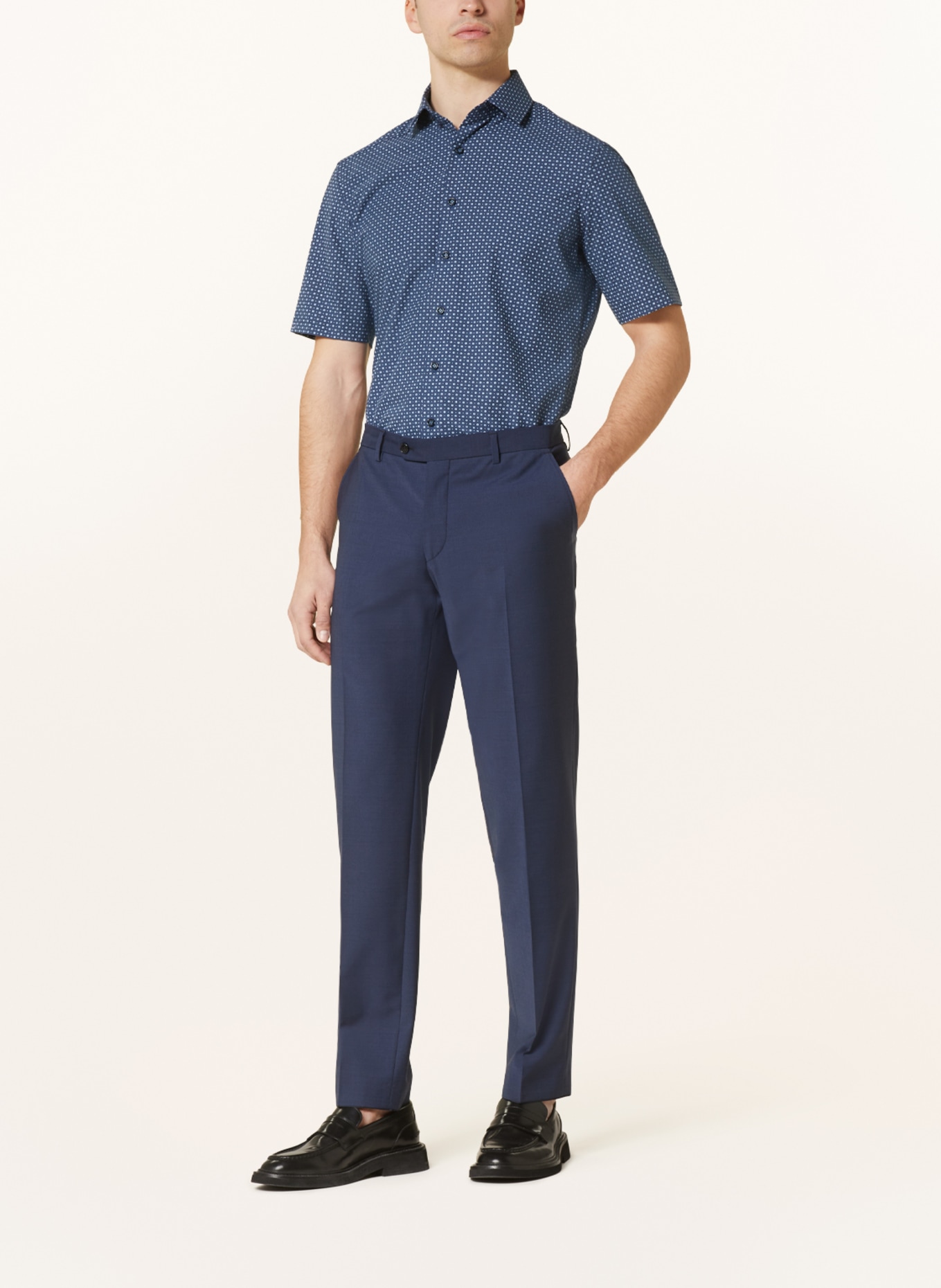 OLYMP Košile s krátkým rukávem 24/Seven Modern Fit z žerzejového materiálu, Barva: TMAVĚ MODRÁ (Obrázek 2)