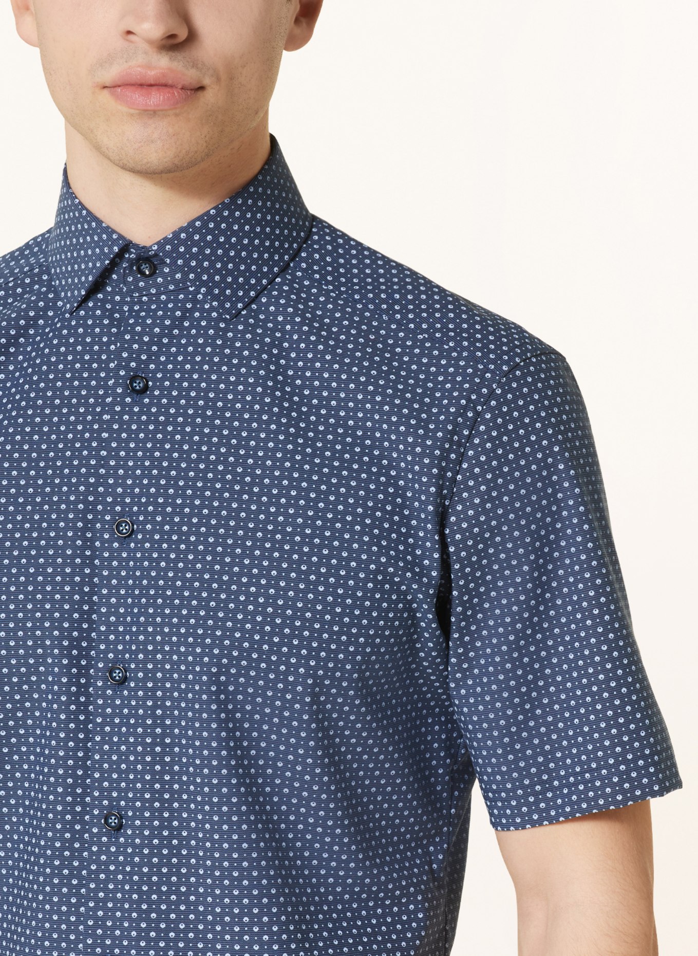 OLYMP Košile s krátkým rukávem 24/Seven Modern Fit z žerzejového materiálu, Barva: TMAVĚ MODRÁ (Obrázek 4)