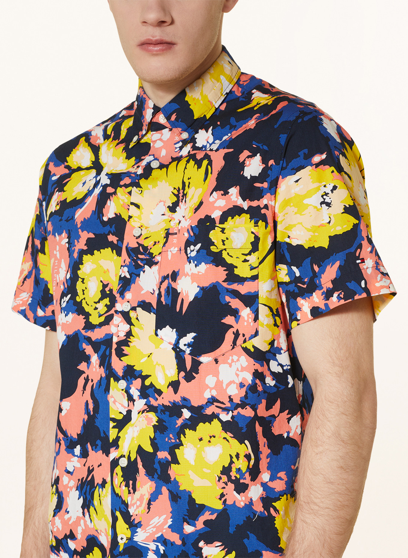 TOMMY HILFIGER Kurzarm-Hemd Regular Fit, Farbe: GELB/ DUNKELBLAU/ HELLROT (Bild 4)
