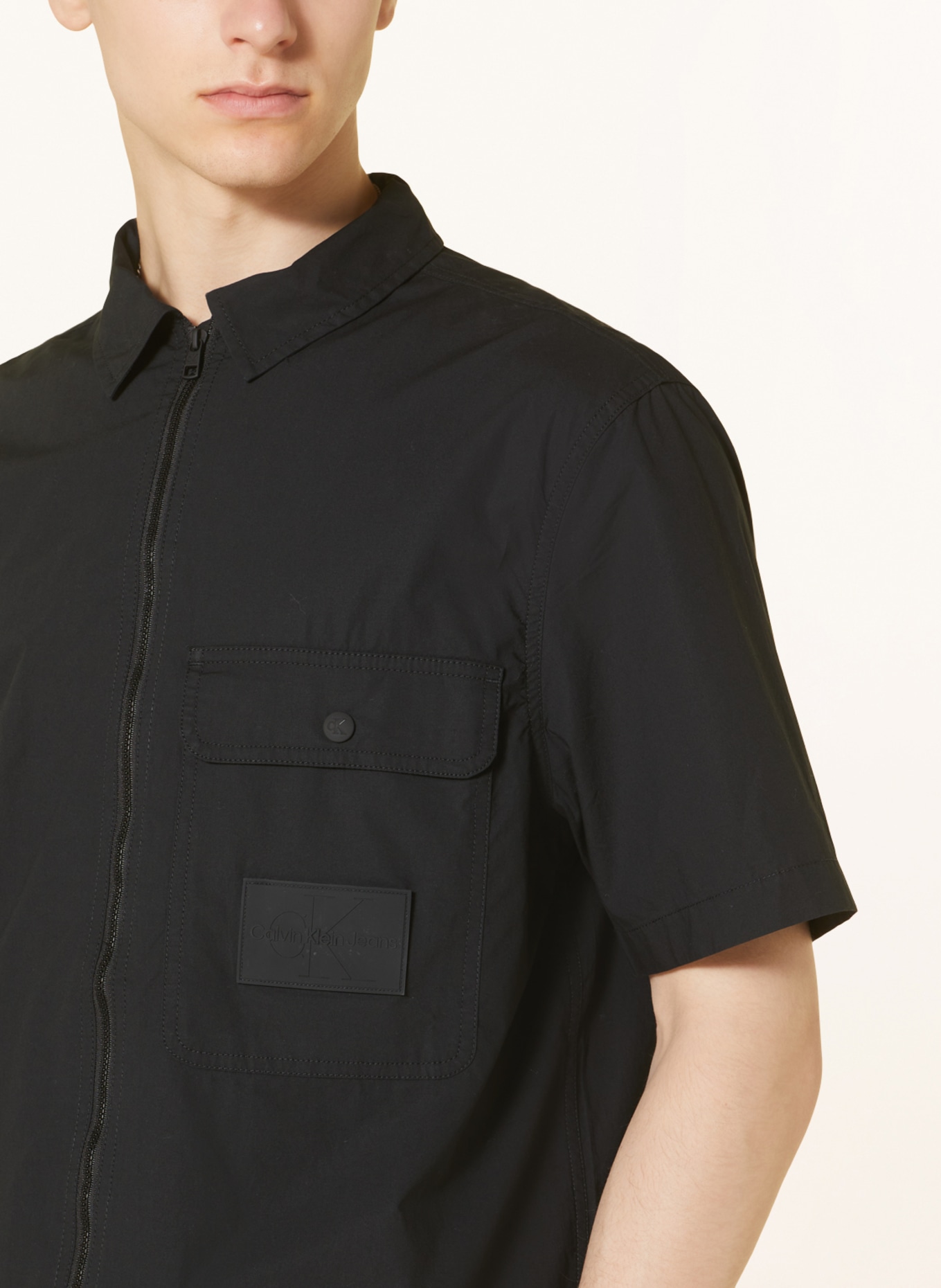 Calvin Klein Jeans Koszula z krótkim rękawem comfort fit, Kolor: CZARNY (Obrazek 4)