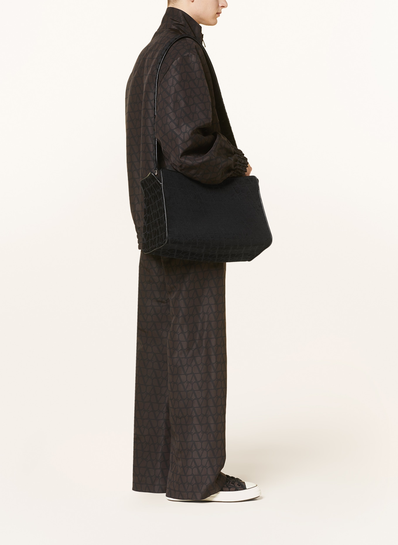 VALENTINO GARAVANI Shopper with pouch, Color: BLACK (Image 4)