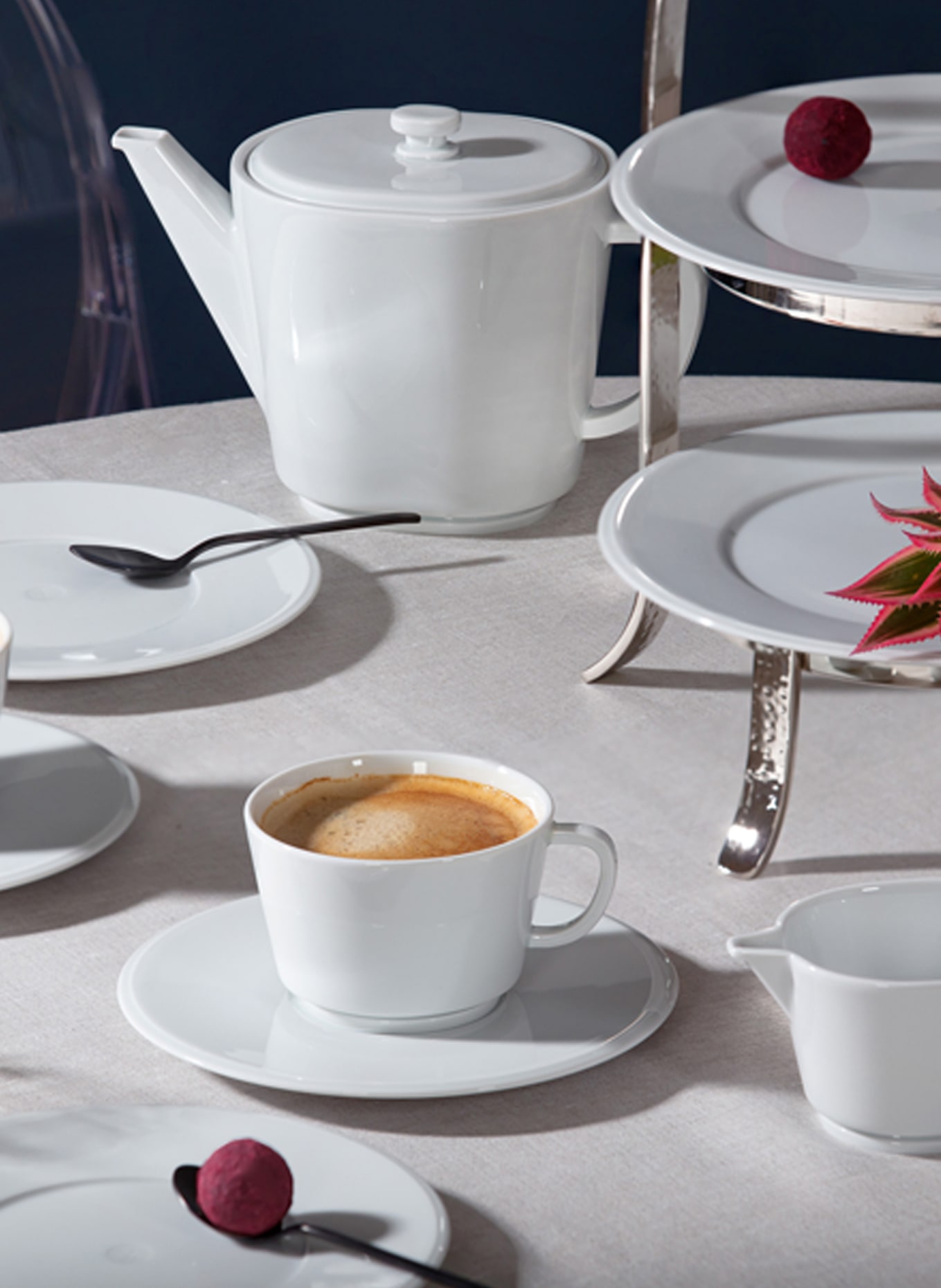 MEISSEN PORZELLAN-MANUFAKTUR Espresso cup VITRUV PUR with saucer, Color: WHITE (Image 3)