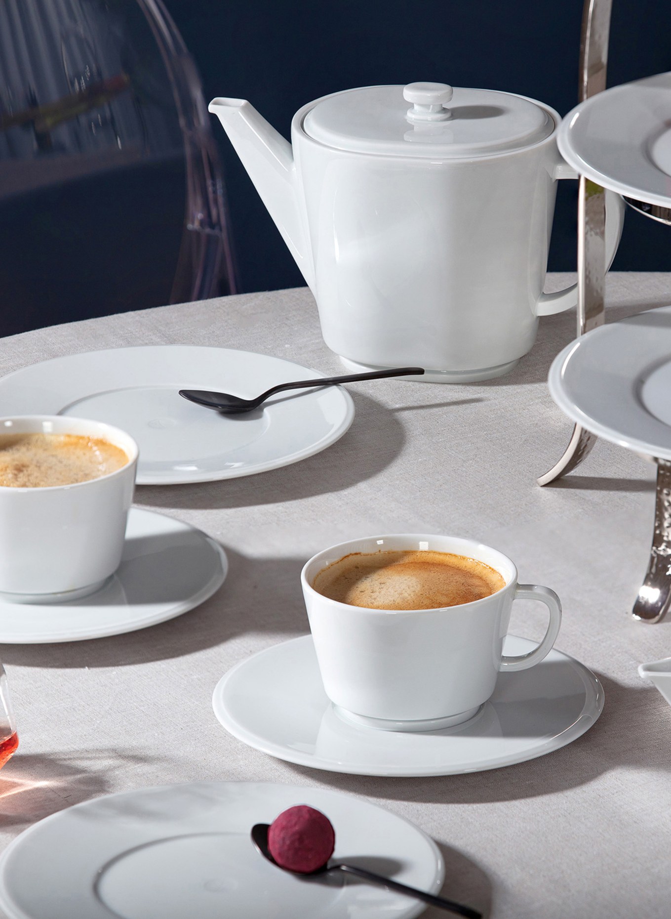 MEISSEN PORZELLAN-MANUFAKTUR Cappuccino cup VITRUV PUR with saucer, Color: WHITE (Image 2)