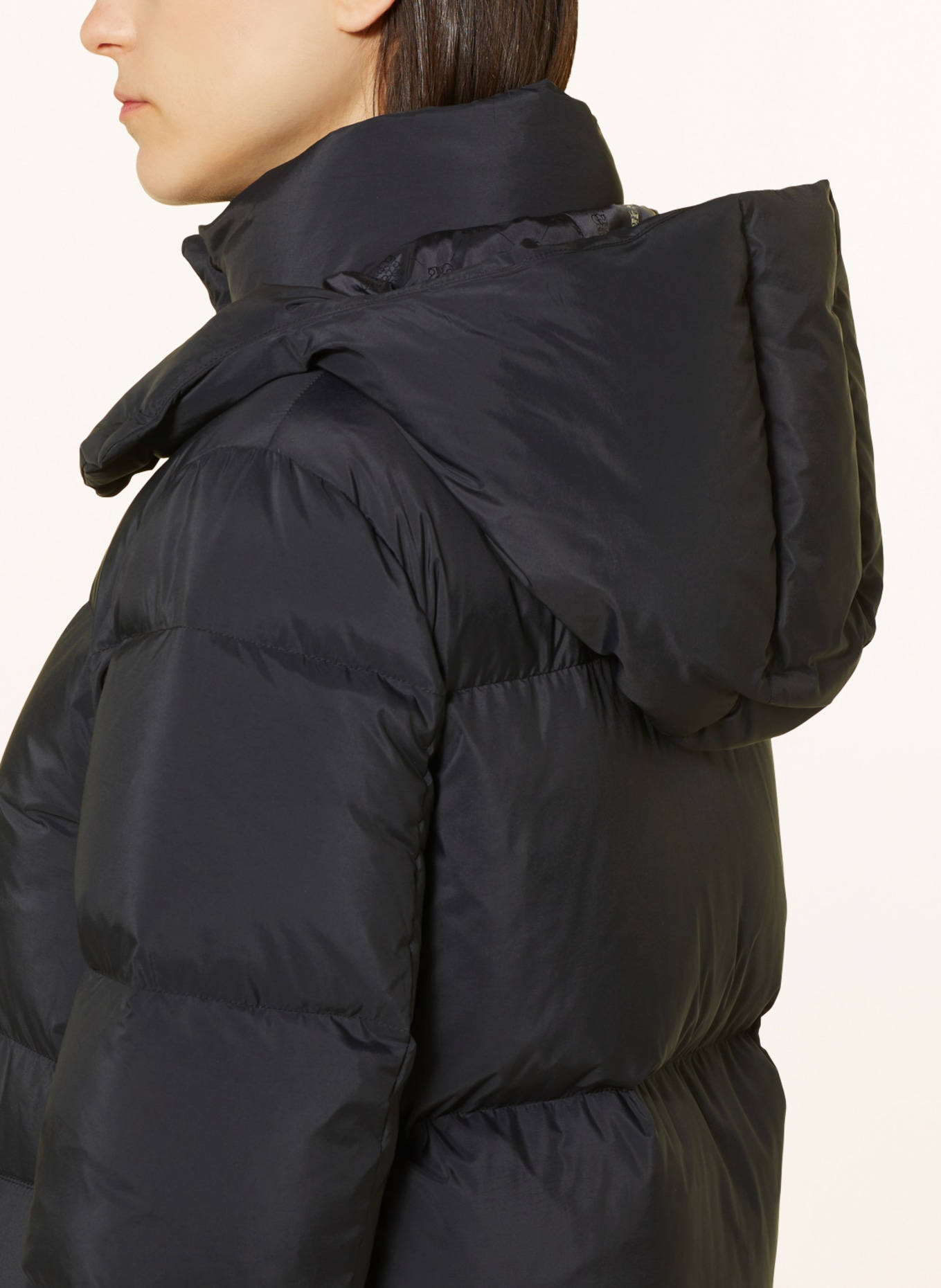 s.Oliver BLACK LABEL Péřový kabát s odnímatelnou kapucí, Barva: ČERNÁ (Obrázek 5)