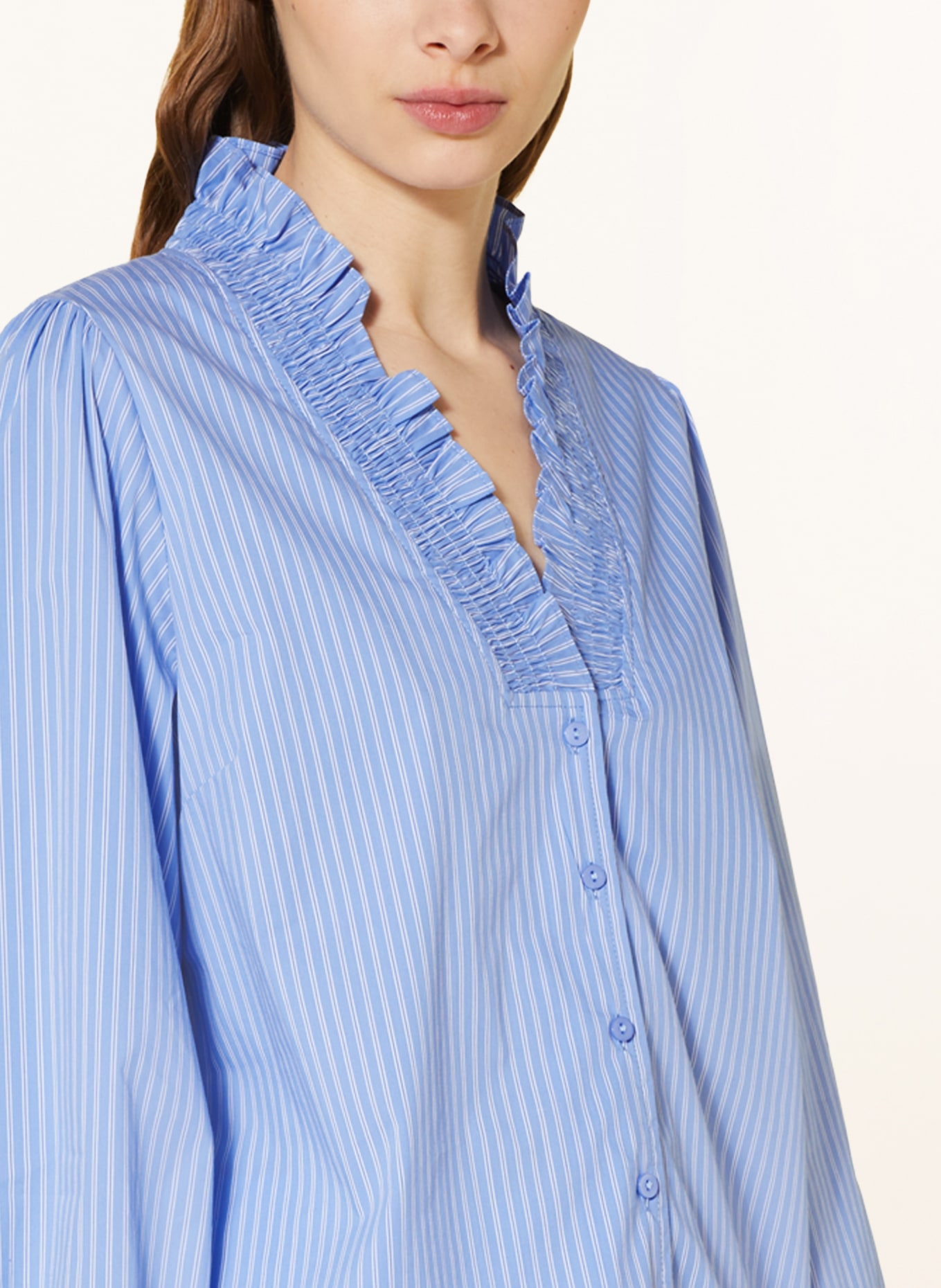 NEO NOIR Bluse BRIELLE: HELLBLAU/ WEISS