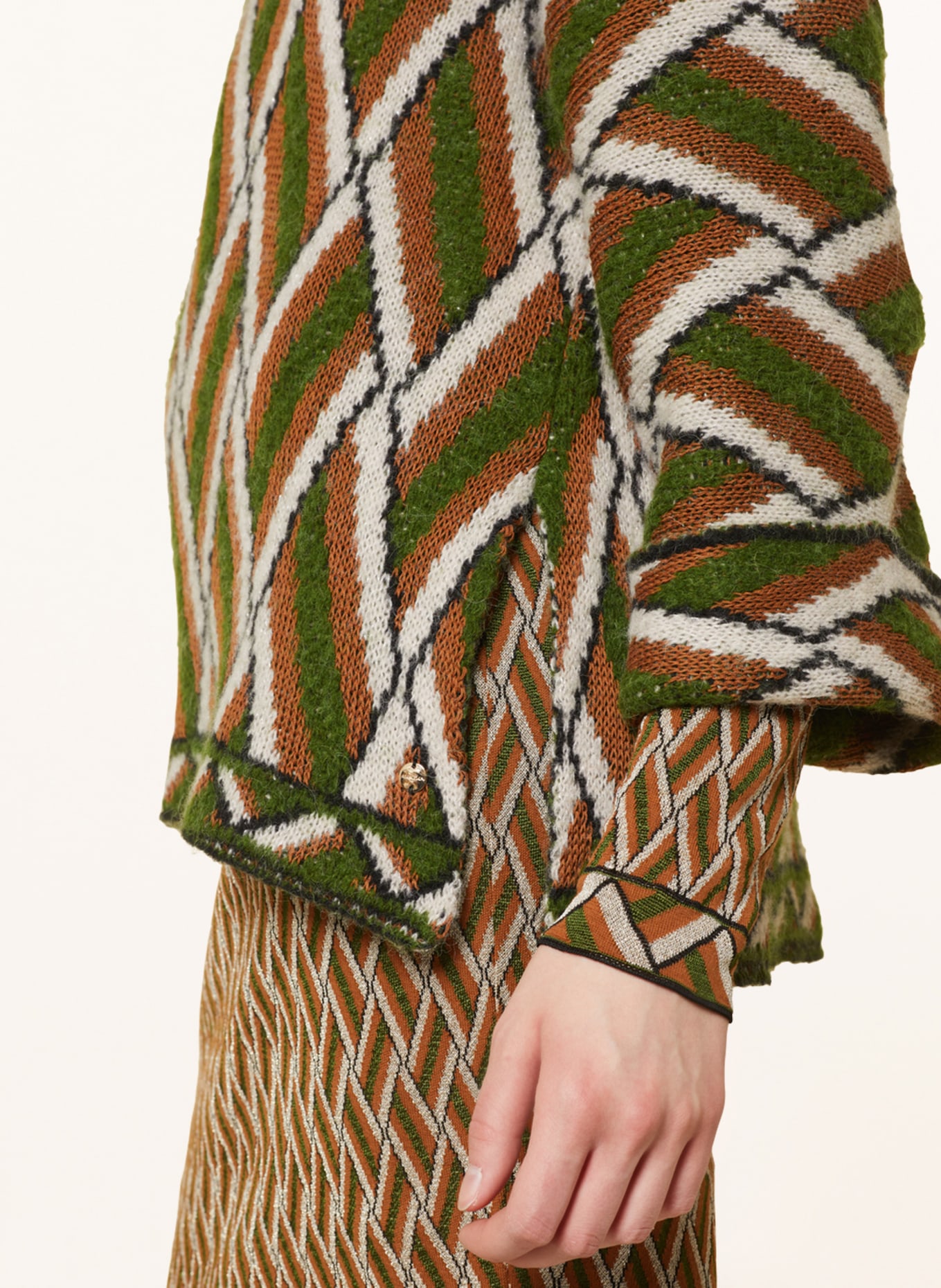 MARC CAIN Zestaw: Sweter i mankiety z błyszczącą przędzą, Kolor: 573 orient green (Obrazek 4)