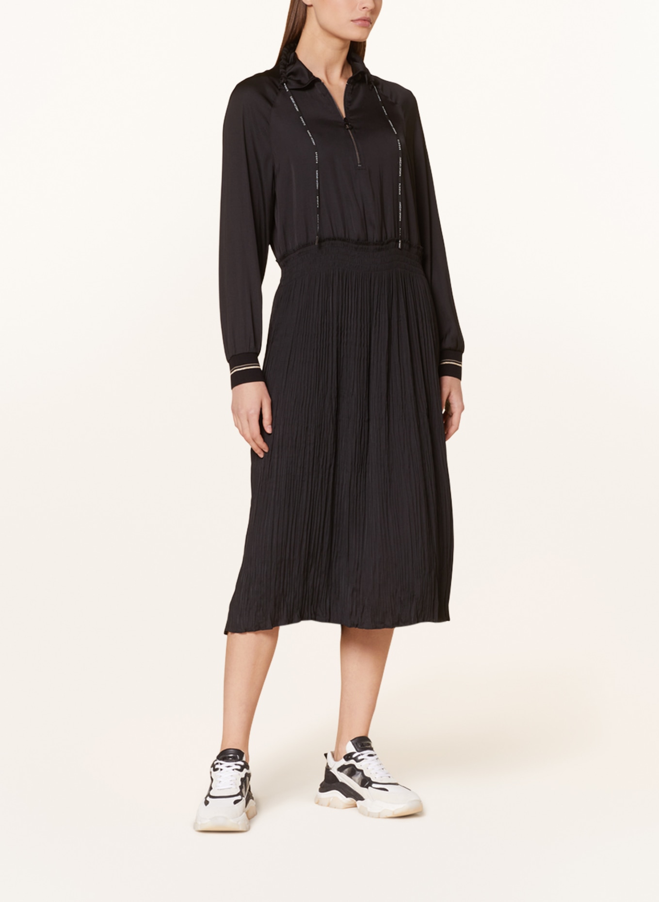 MARC CAIN Sukienka z plisami, Kolor: 900 BLACK (Obrazek 2)