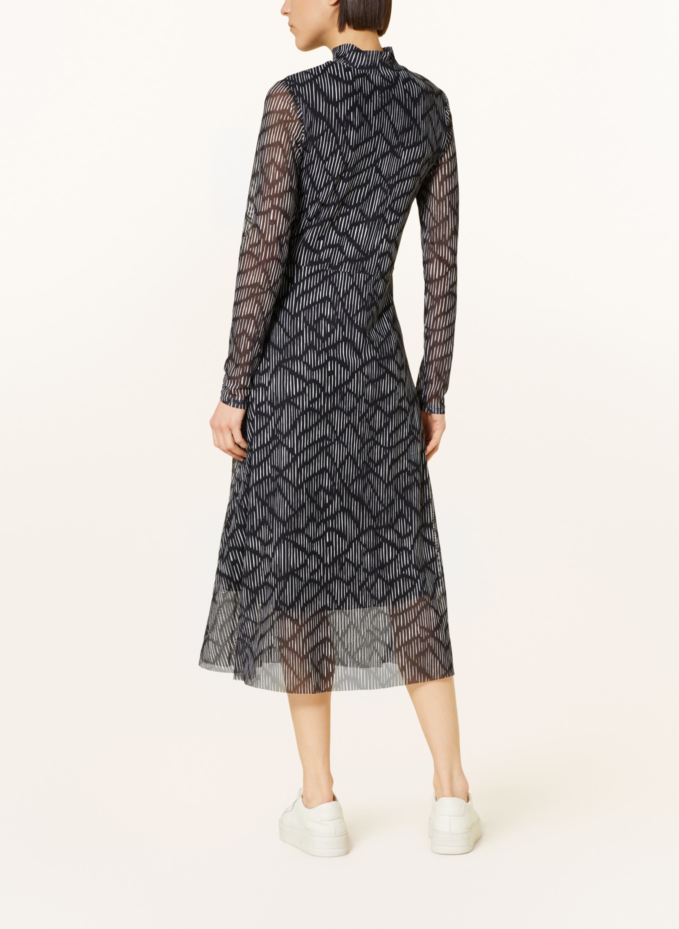 comma casual identity Sukienka z siateczki: CZARNY / BIAŁY