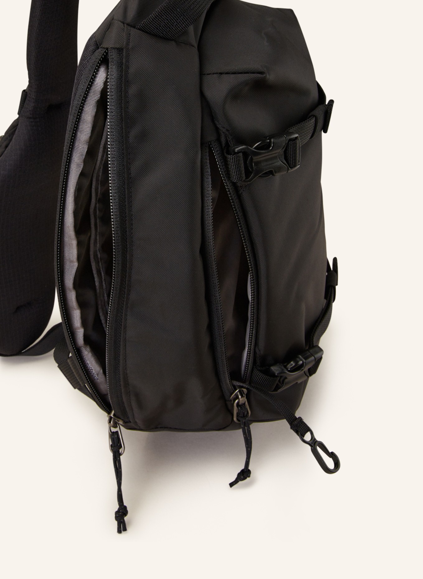 patagonia Crossbody bag ATOM SLING 8 l, Color: BLACK (Image 3)