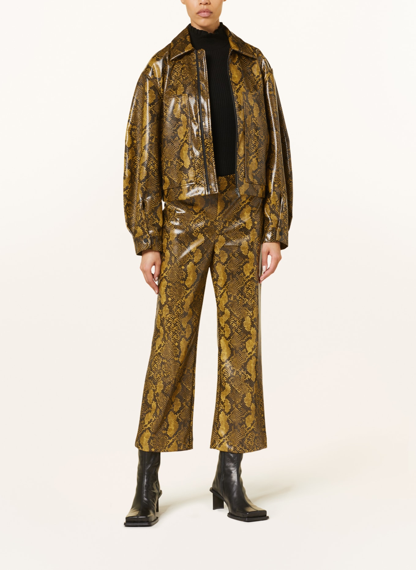 BAUM UND PFERDGARTEN 7/8 trousers NORMA in leather look, Color: DARK YELLOW/ BLACK (Image 2)