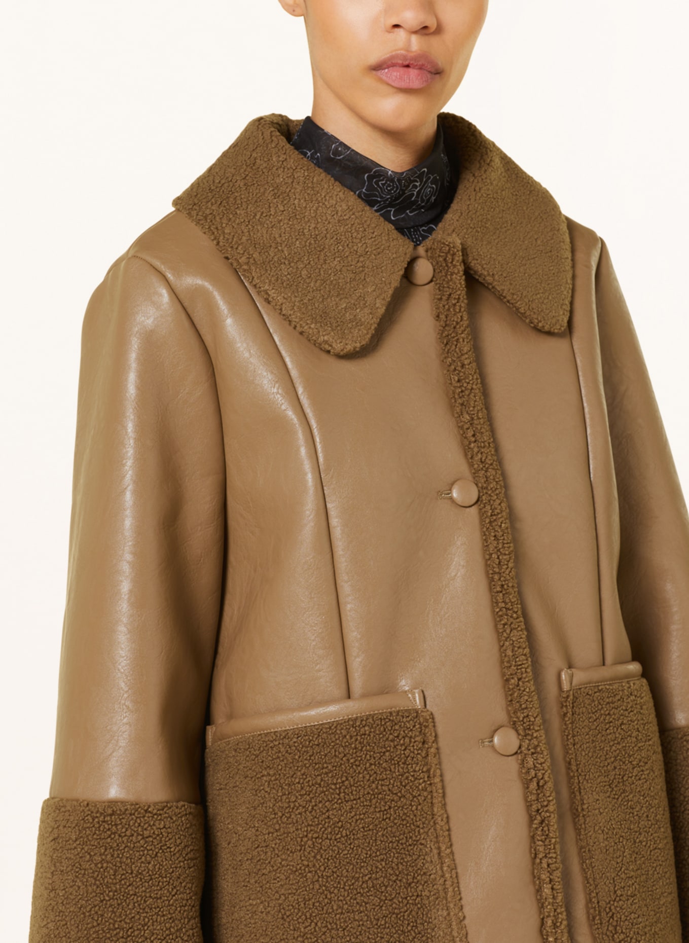 BAUM UND PFERDGARTEN Jacket BRIONA leather look with faux fur, Color: CAMEL (Image 4)