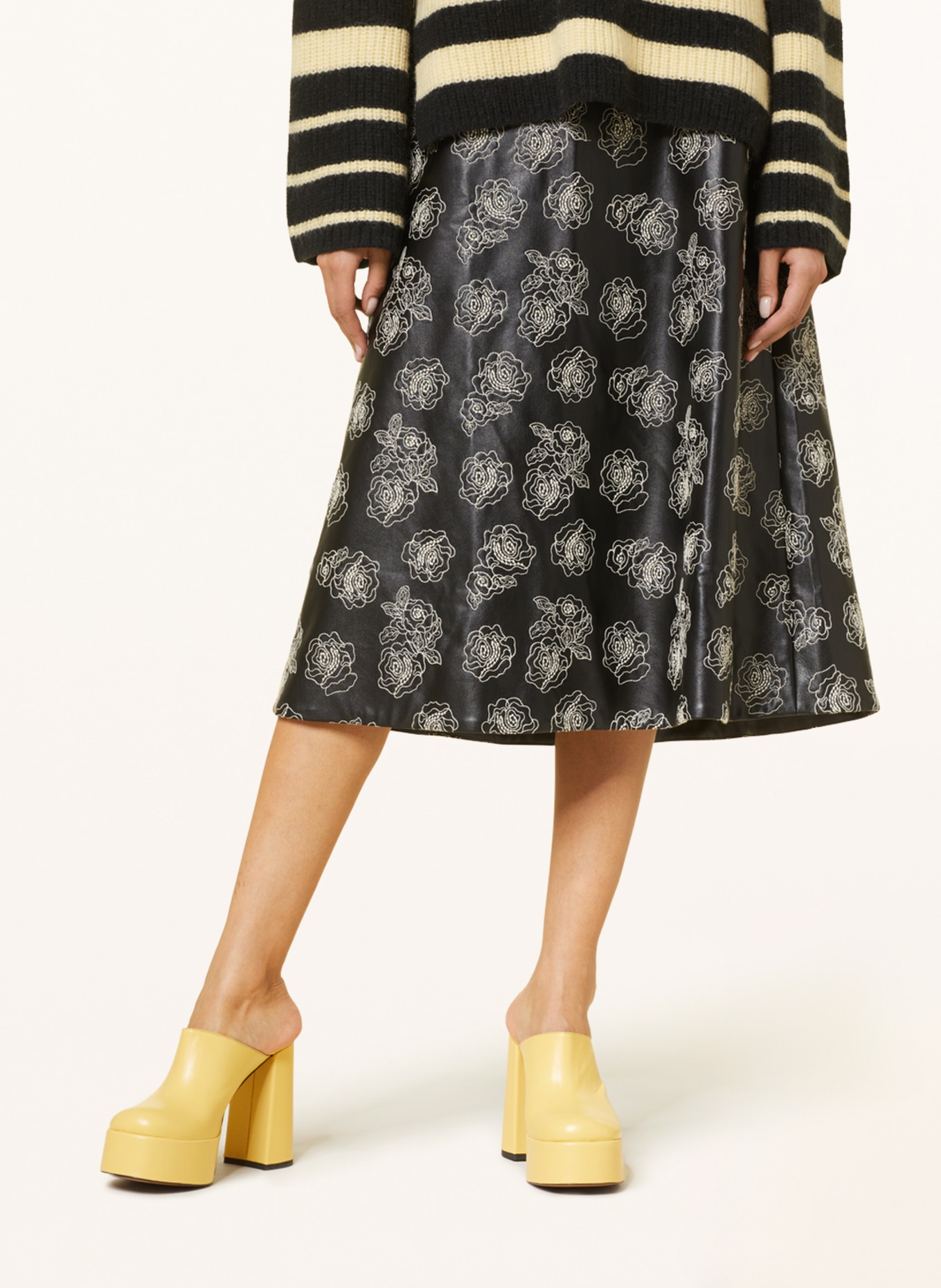 BAUM UND PFERDGARTEN Skirt SHARI in leather look, Color: BLACK/ WHITE (Image 4)