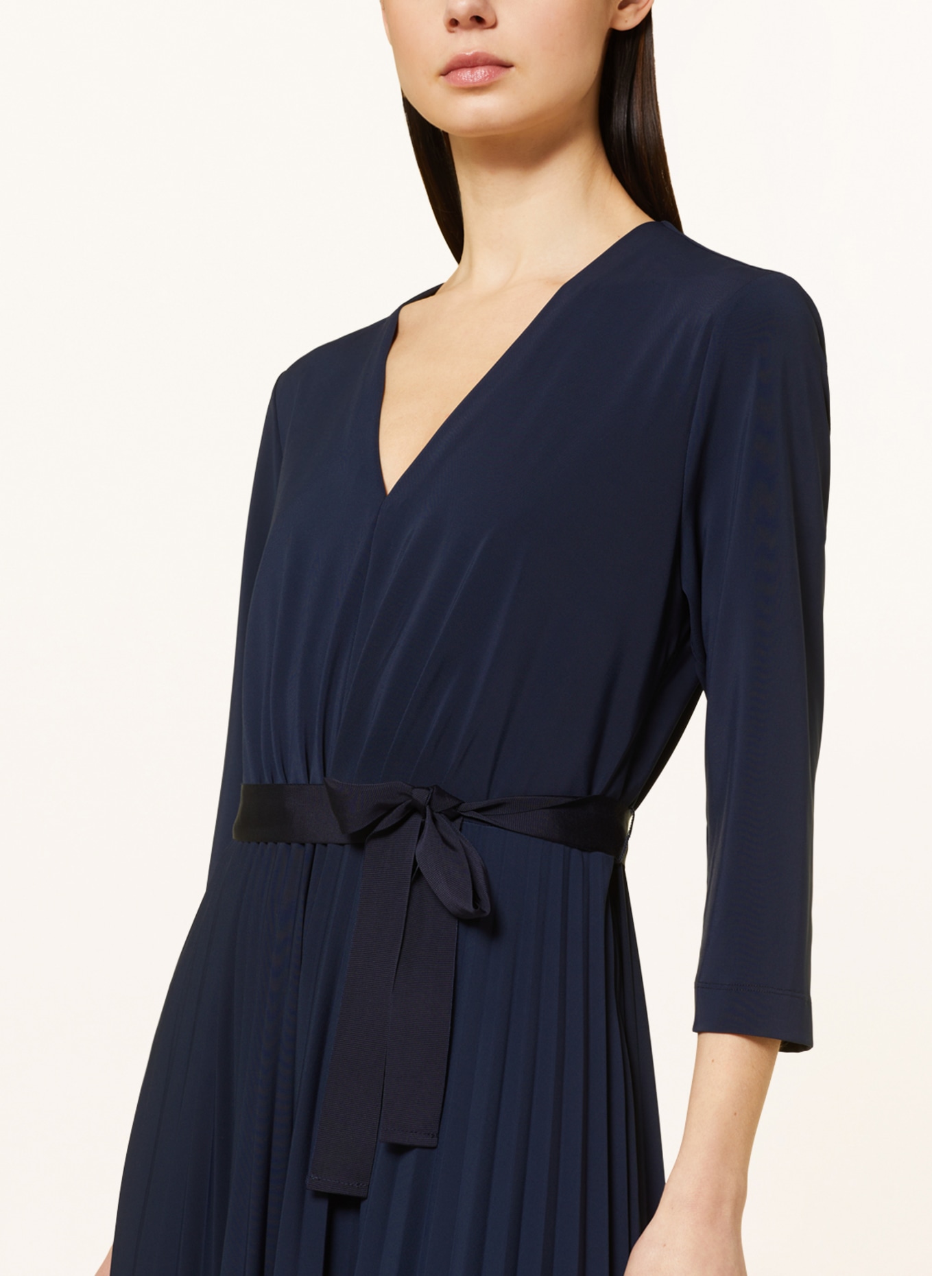 ELENA MIRO Kleid mit Plissees: DUNKELBLAU