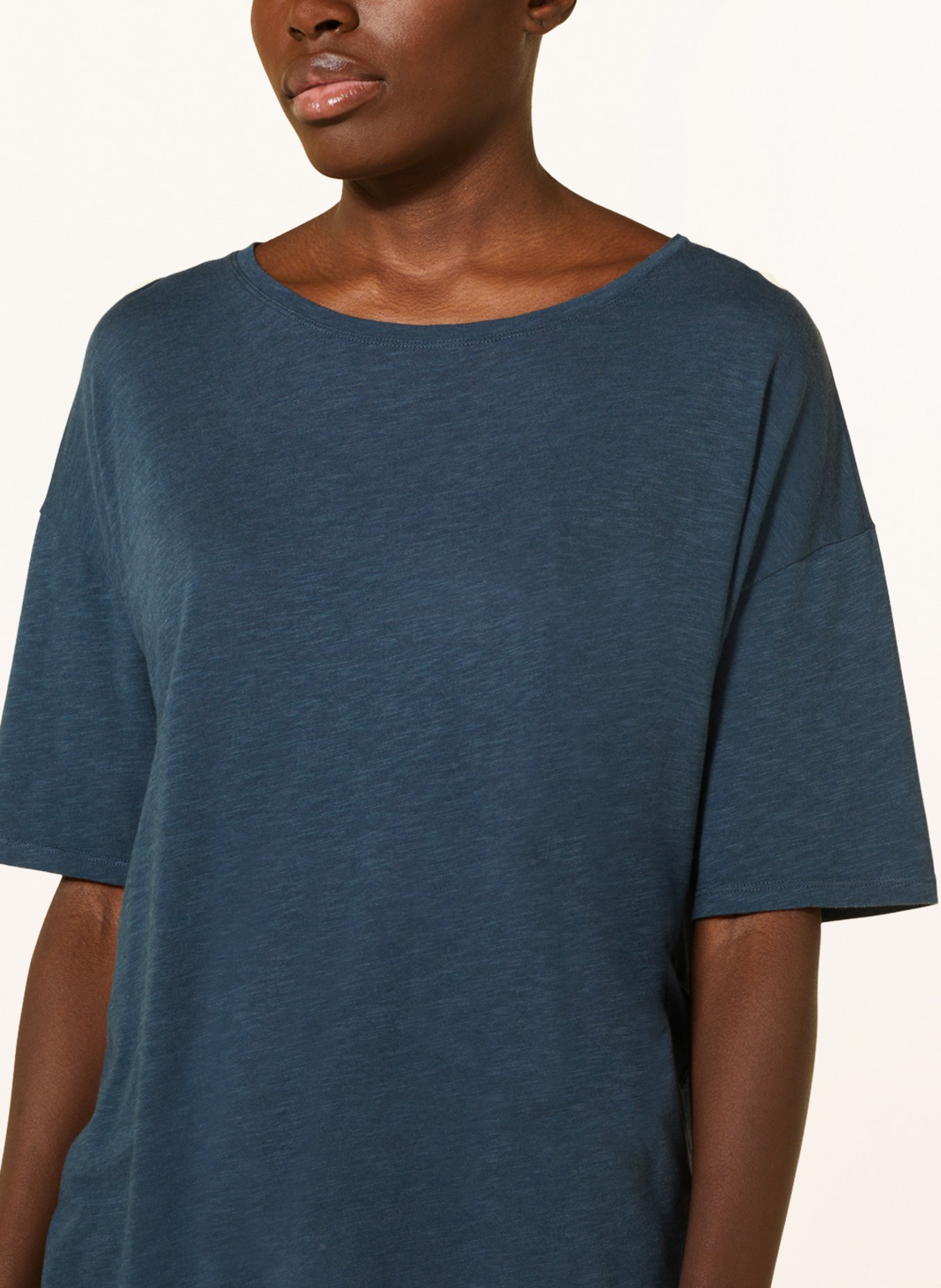 Juvia T-Shirt KIRA, Farbe: DUNKELBLAU (Bild 4)