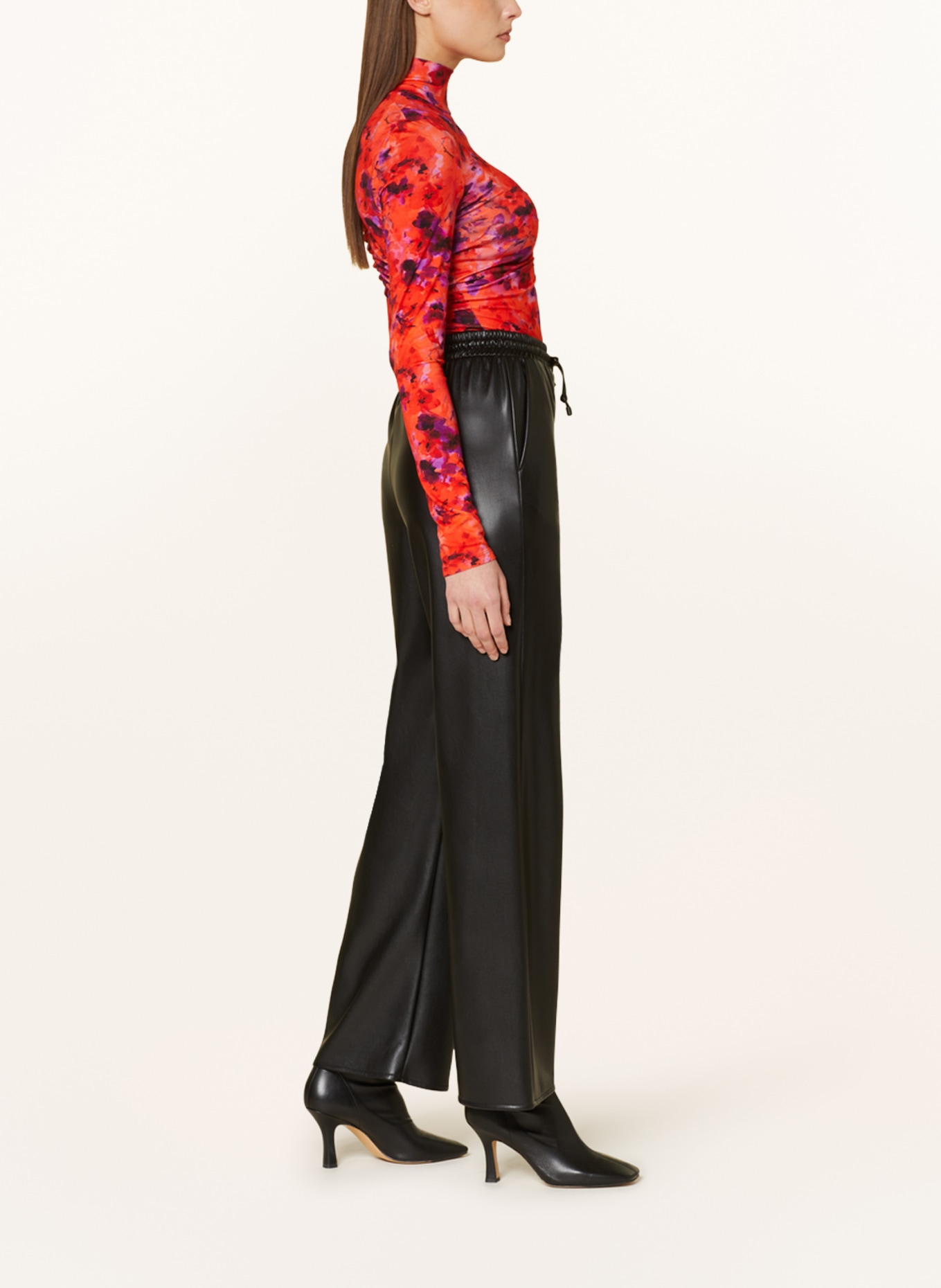 PATRIZIA PEPE Pants in jogger style in leather look, Color: BLACK (Image 4)