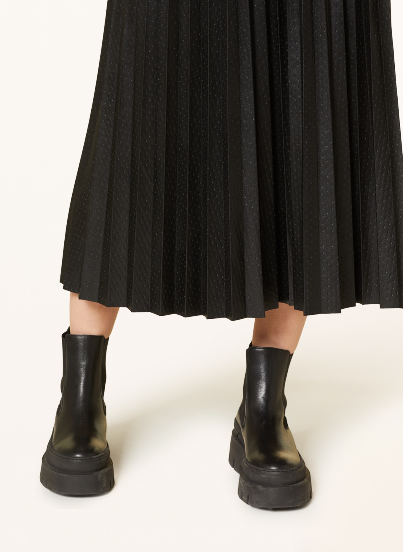 BOSS Pleated skirt VEPLIKA in leather look, Color: BLACK (Image 4)