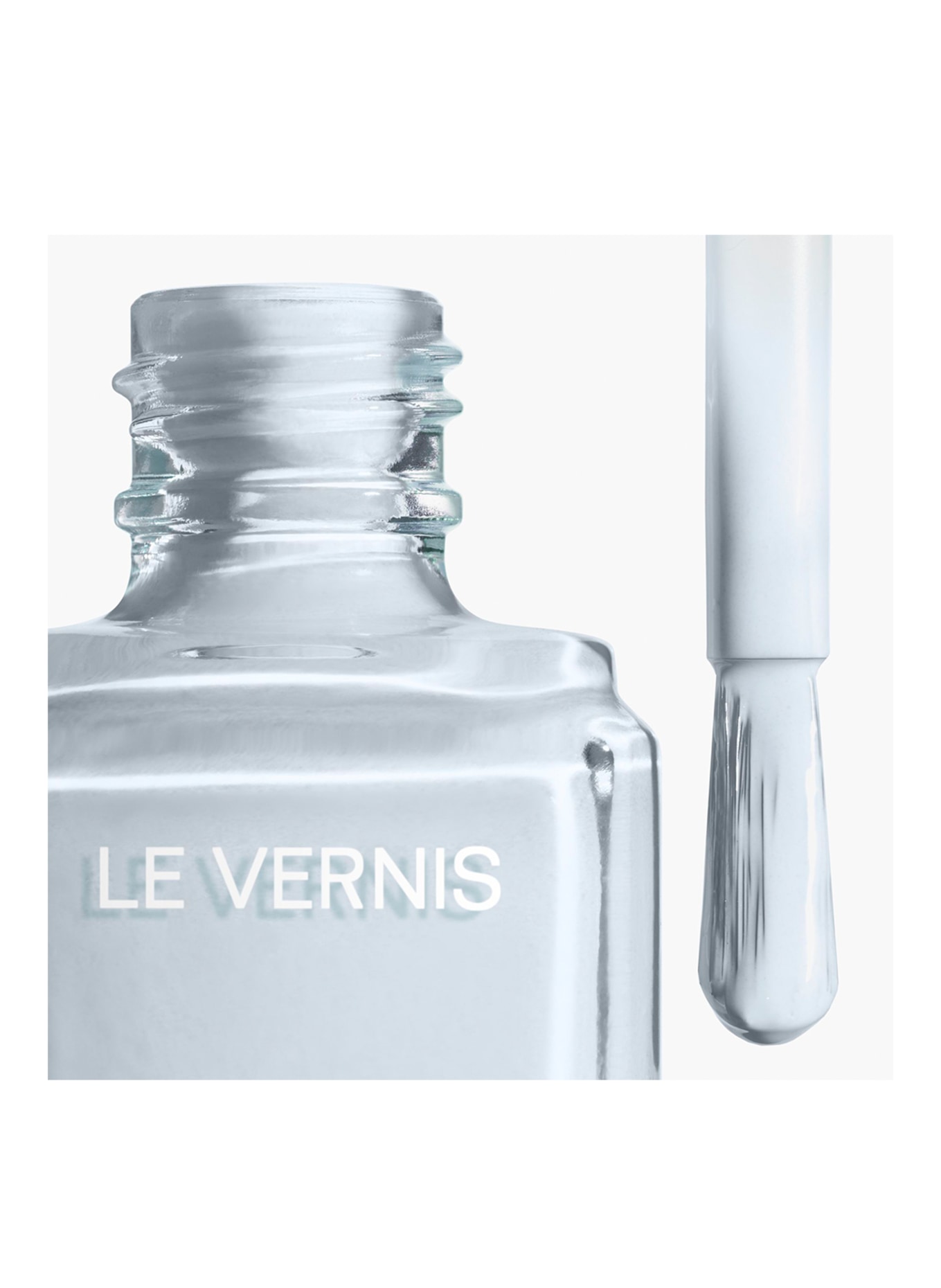 CHANEL LE VERNIS: 125 MUSE